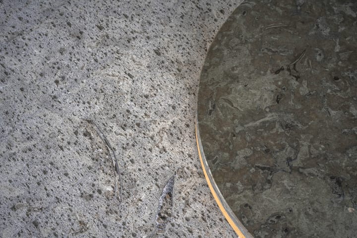 Tavolino Dondo in rovere sbiancato Ø80 cm, Pietra calcarea levigata Mavis