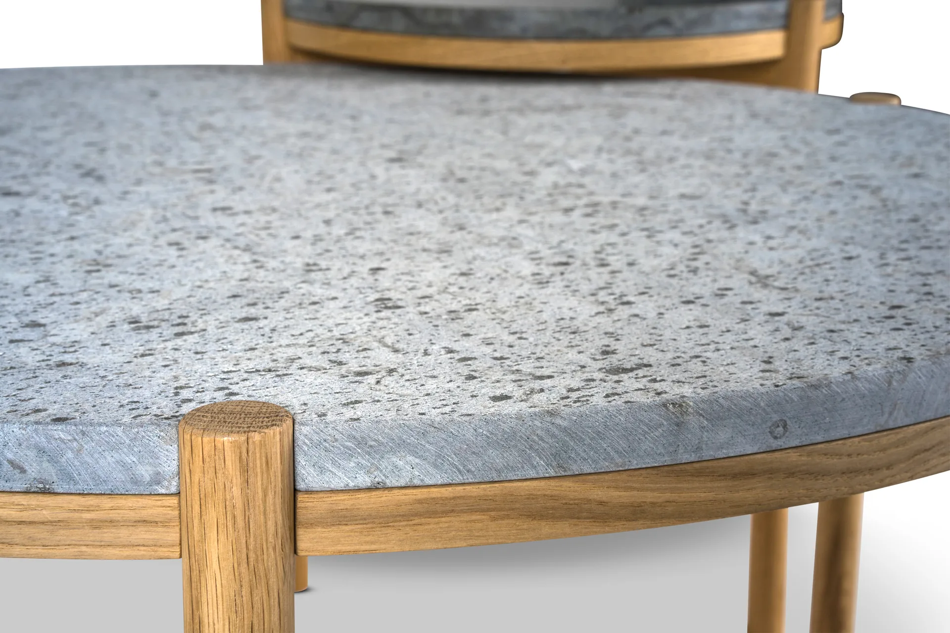 Tavolino Dondo in rovere sbiancato Ø80 cm, Pietra calcarea levigata Mavis