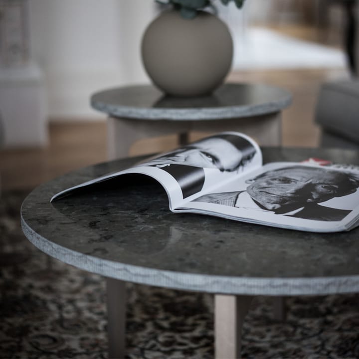 Tavolino Höllviken Ø80 cm, Gamba in rovere pigmentata bianco-calcareo Mavis