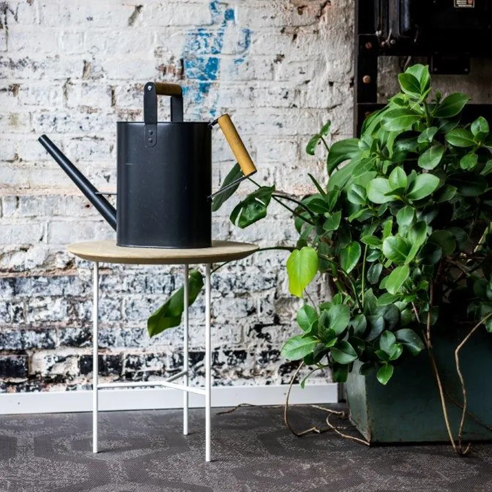 Tavolino laterale Tribeca , faggio decapato rustico, gambe bianche, ø47 cm Mavis