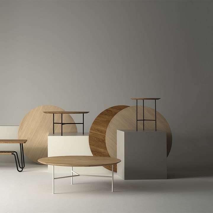 Tavolino laterale Tribeca , rovere olio rustico, gambe bianche, ø47 cm Mavis