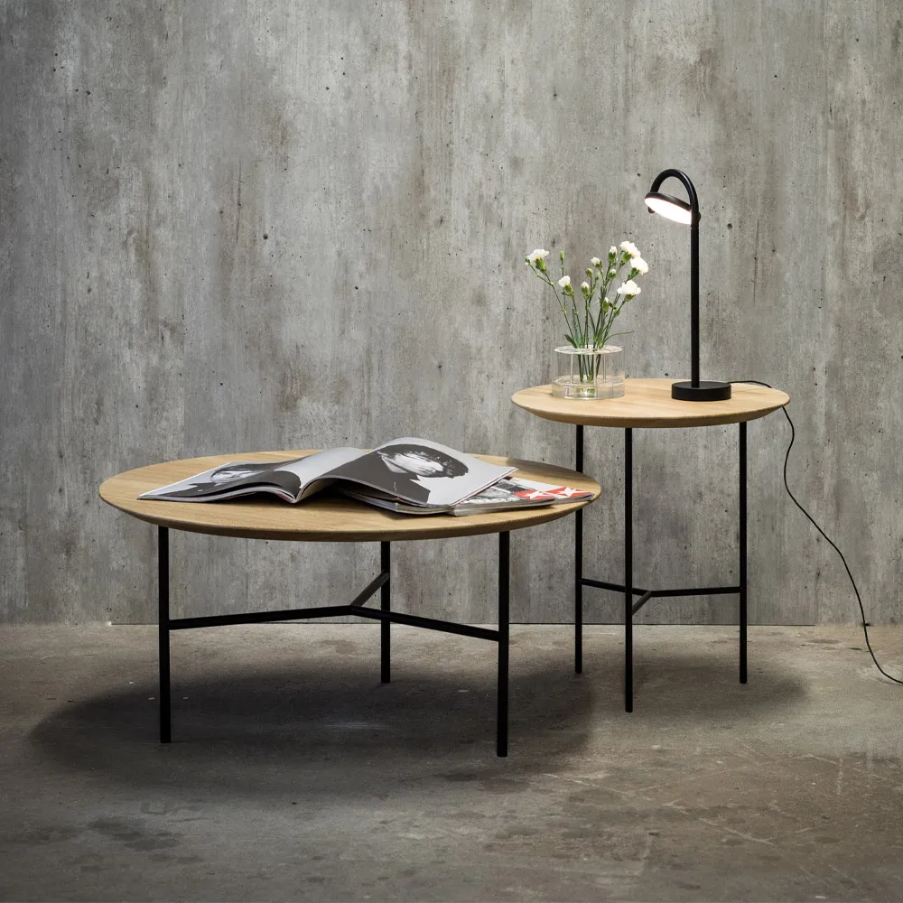 Tavolino laterale Tribeca , rovere olio rustico, gambe bianche, ø47 cm Mavis