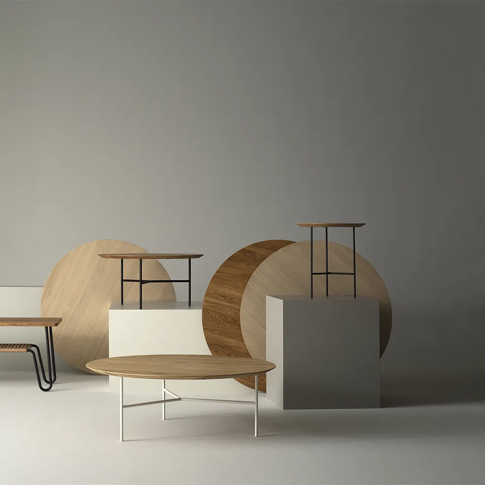 Tavolino Tribeca, rovere laccato, gambe nere, ø110 Mavis