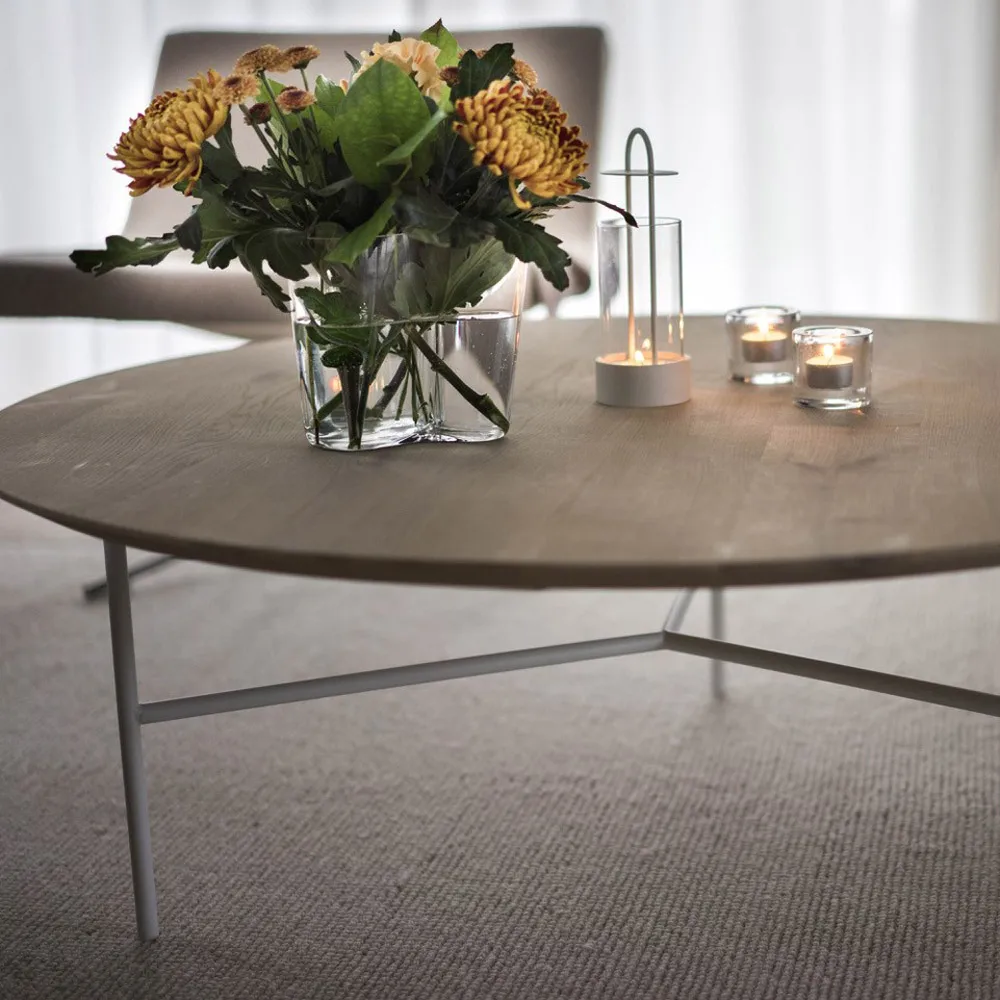 Tavolino Tribeca, rovere laccato, gambe nere, ø110 Mavis