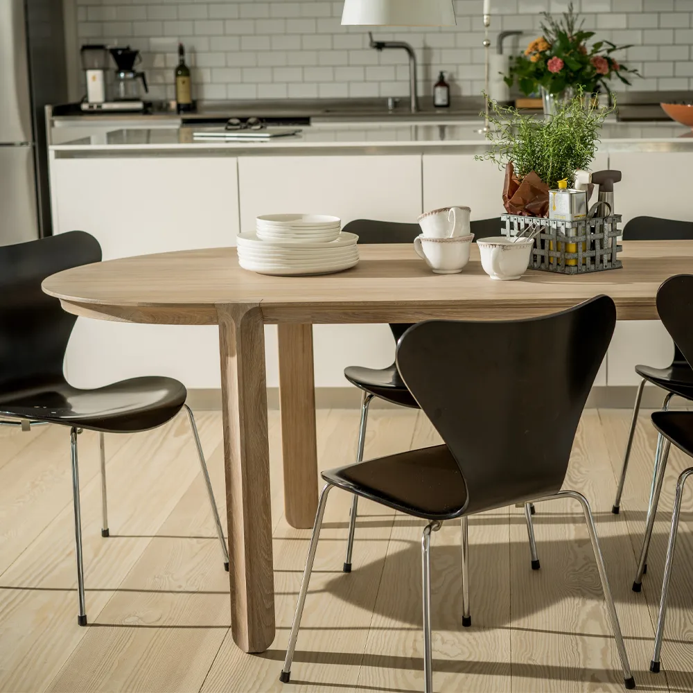 Tavolo Amor, rovere bianco pigmentato olio dura-cera Mavis