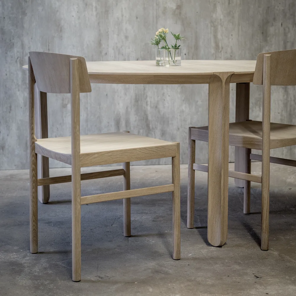 Tavolo rotondo Amor, rovere con pigmento bianco olio dura-cera Mavis