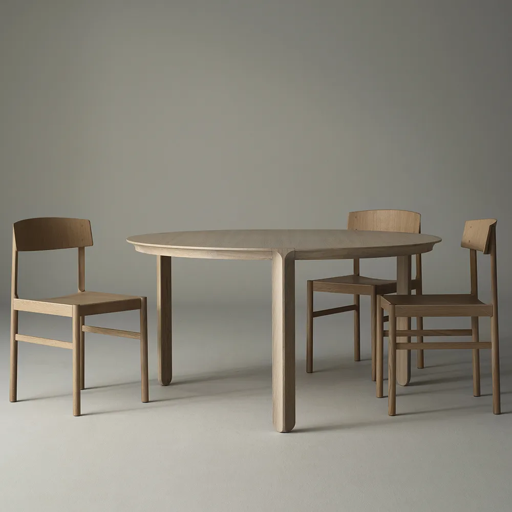 Tavolo rotondo Amor, rovere con pigmento bianco olio dura-cera Mavis