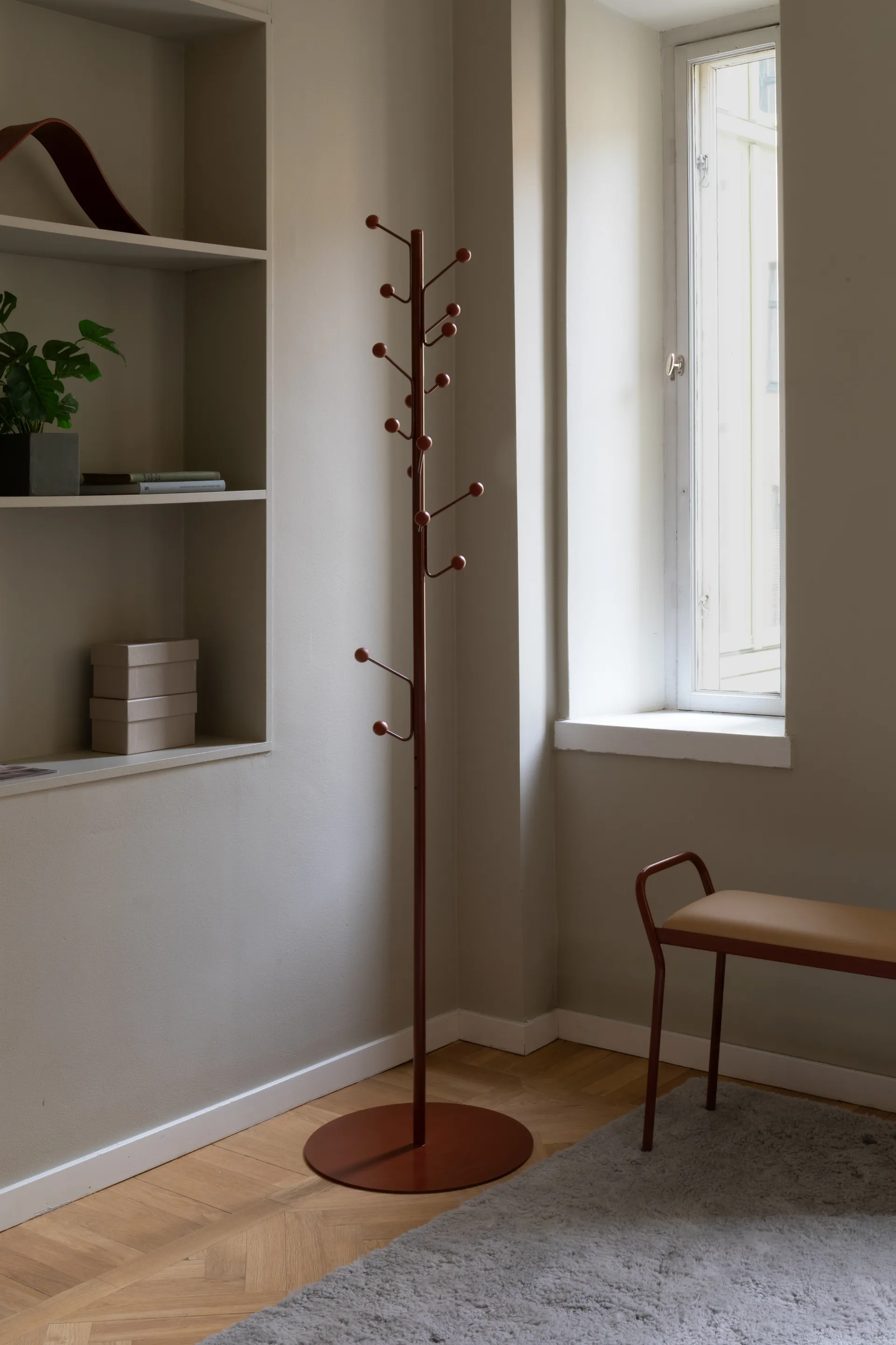 Appendiabiti Bill Floor, Cannella Maze