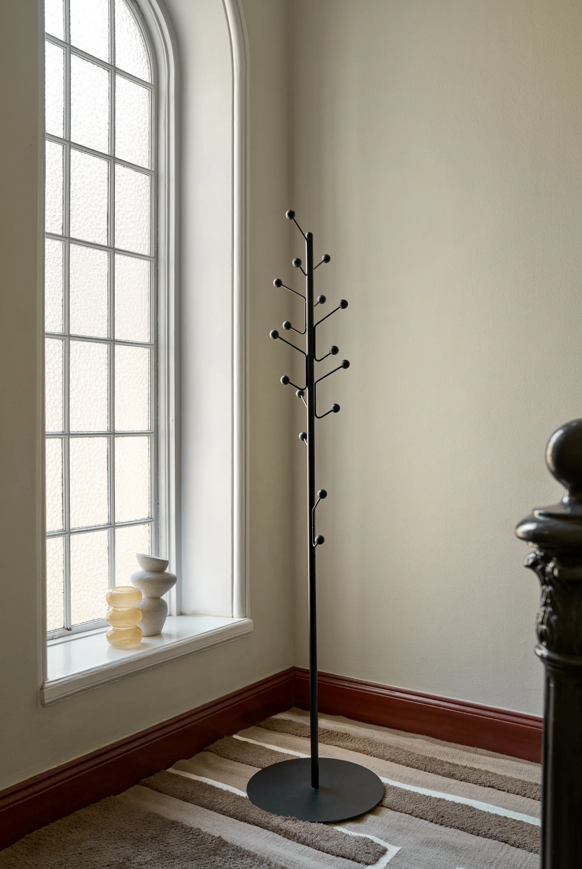 Appendiabiti Bill Floor, Nero Maze