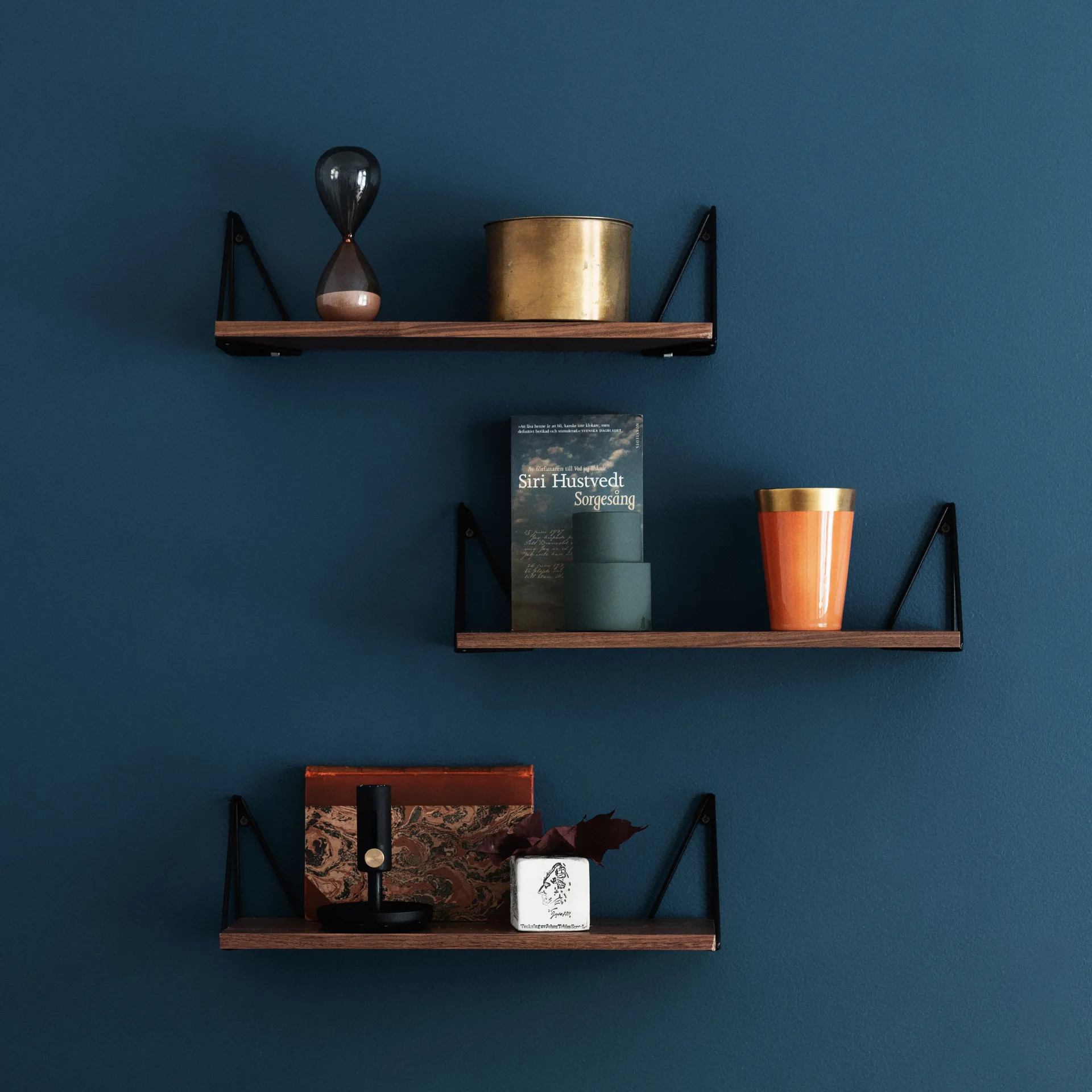 Mensola Pythagoras XS, noce, nero Maze