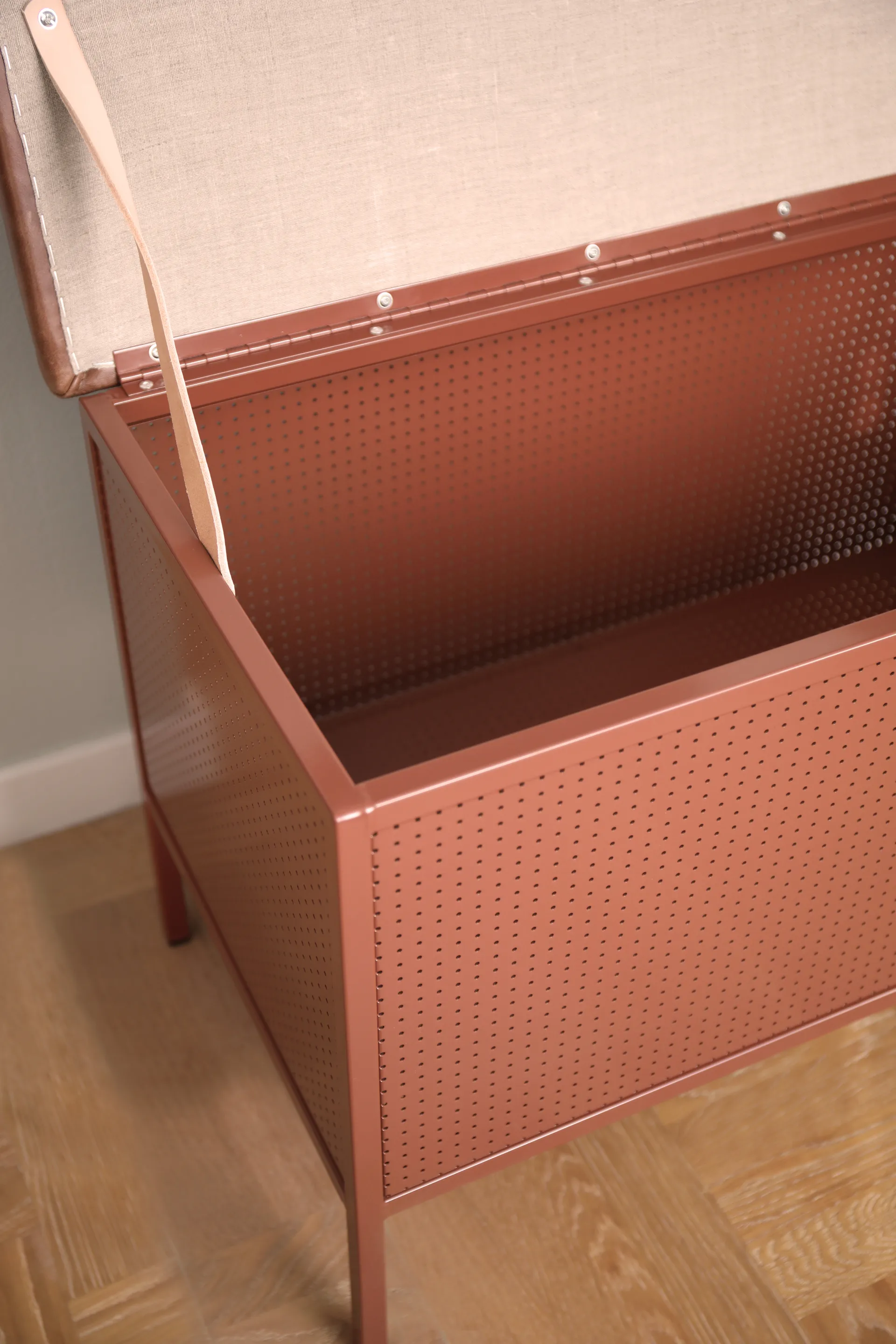 Panca contenitore Frank, Cinnamon-vintage cognac Maze