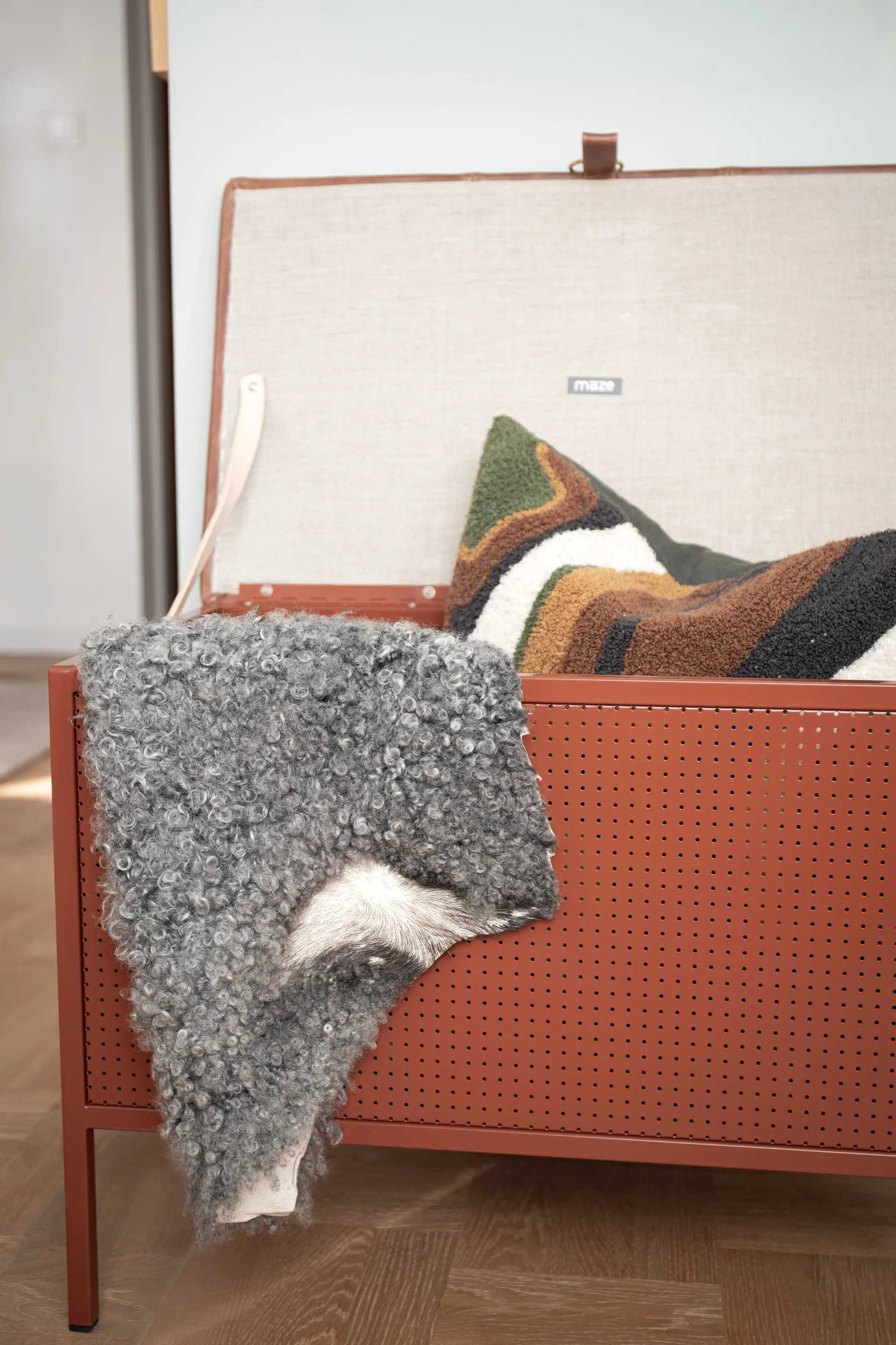 Panca contenitore Frank, Cinnamon-vintage cognac Maze