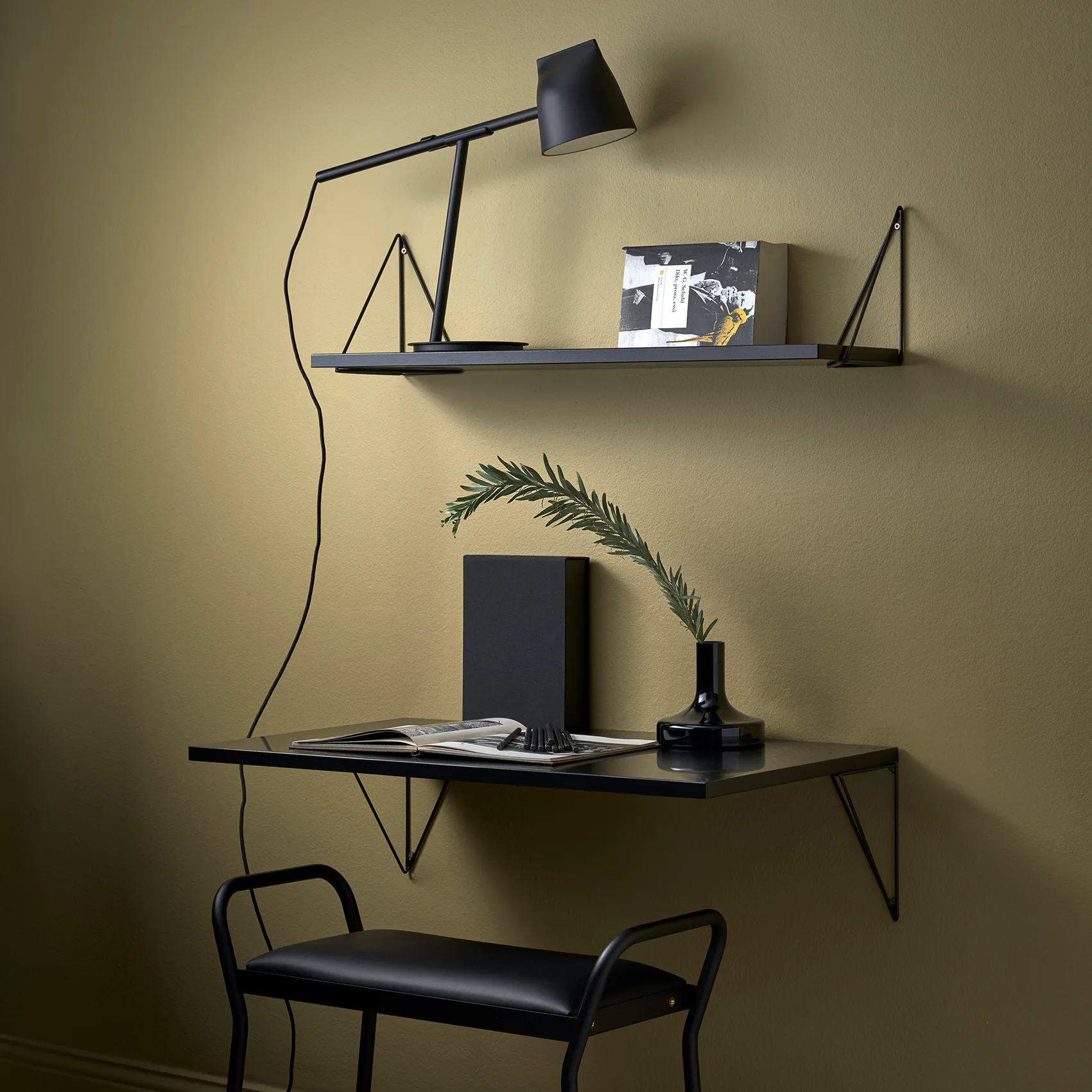 Scrivania Pythagoras, Nero Maze