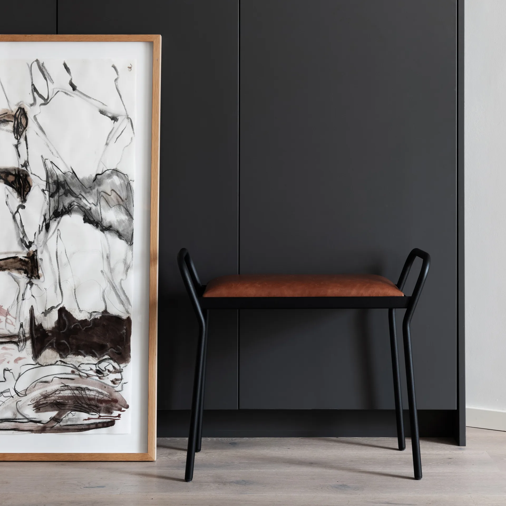 Sgabello Anyone, nero-vintage cognac Maze