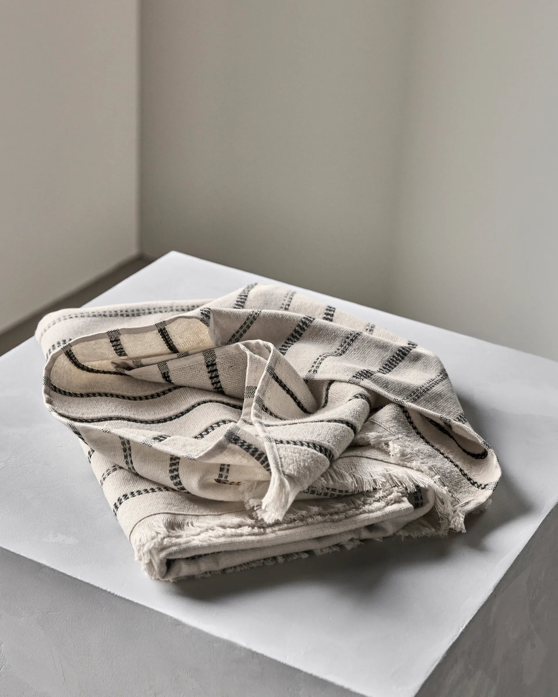 Asciugamano da bagno True , Off-White-nero, 70x140 cm Meraki