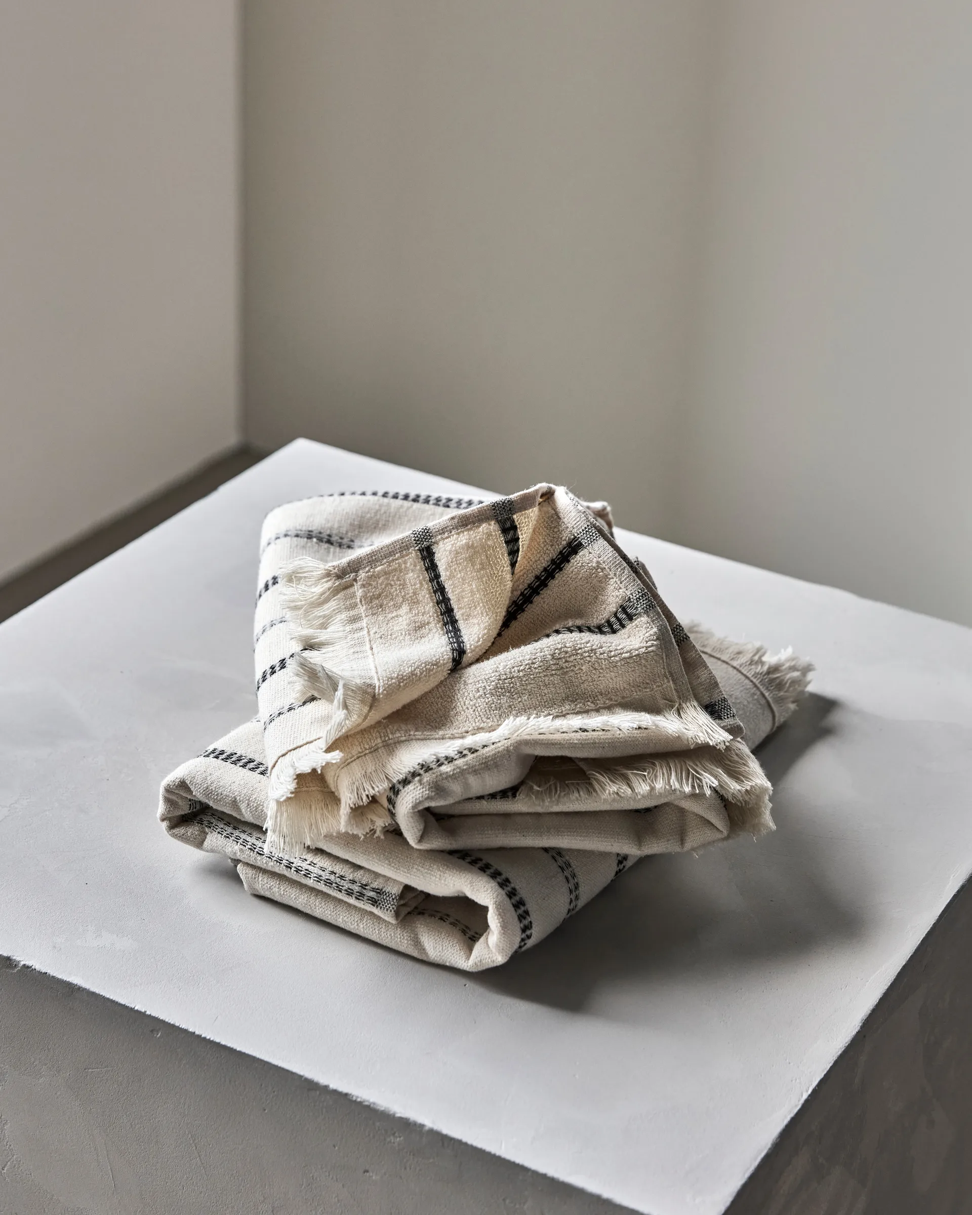 Asciugamano True 2 pezzi, Off-White-nero, 50x100 cm Meraki