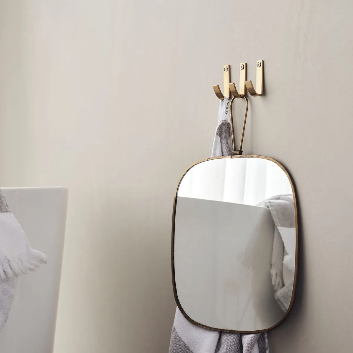 Gancio Thapsus, confezione da 3, Ottone spazzolato Meraki