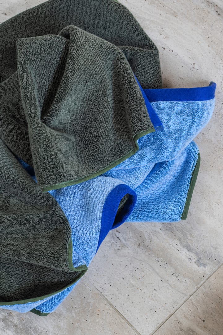 Asciugamano bagno Soft 70x133 cm, Verde oliva scuro-light blue Mette Ditmer