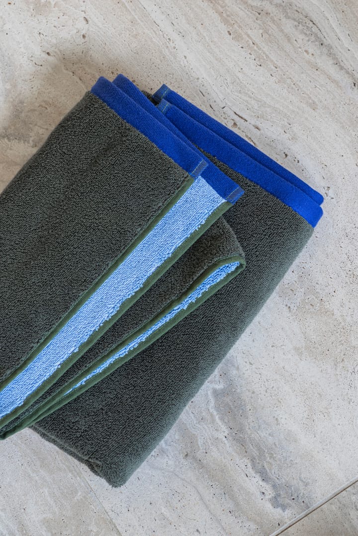 Asciugamano bagno Soft 70x133 cm, Verde oliva scuro-light blue Mette Ditmer