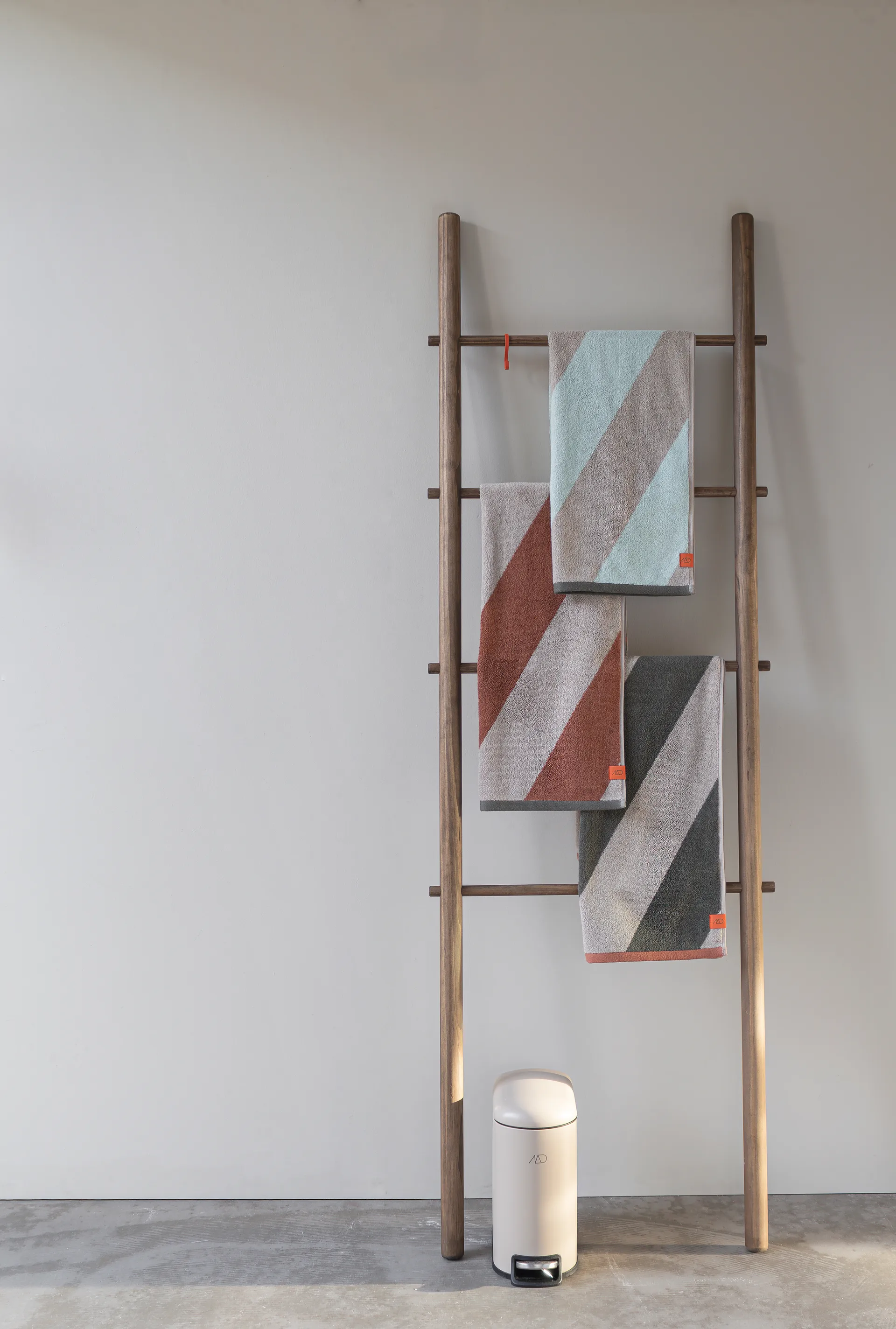 Asciugamano Diagonal, Dark olive, 70x133 cm Mette Ditmer