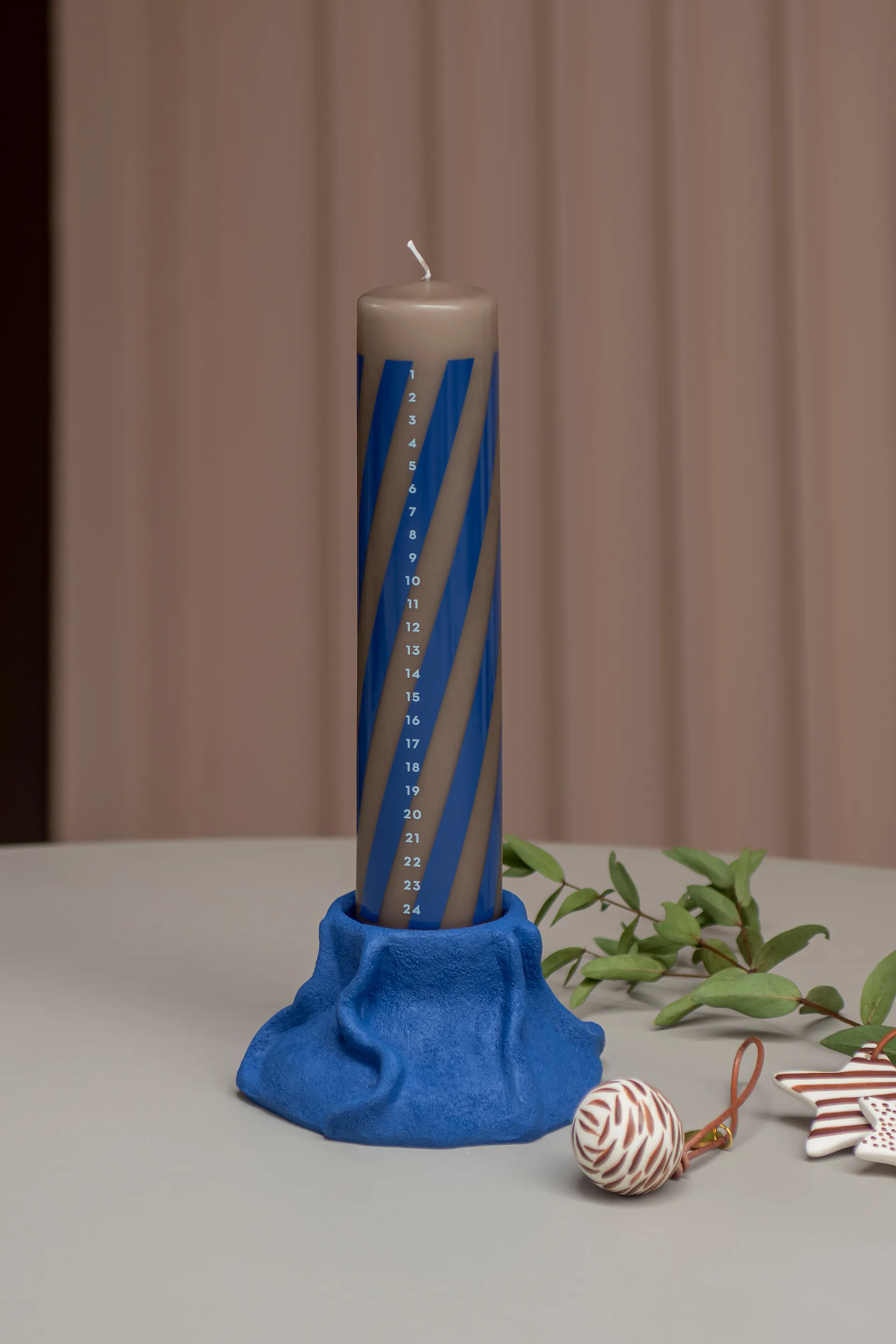 Candela dell'Avvento Twentyfour 25 cm, Cobalto Mette Ditmer