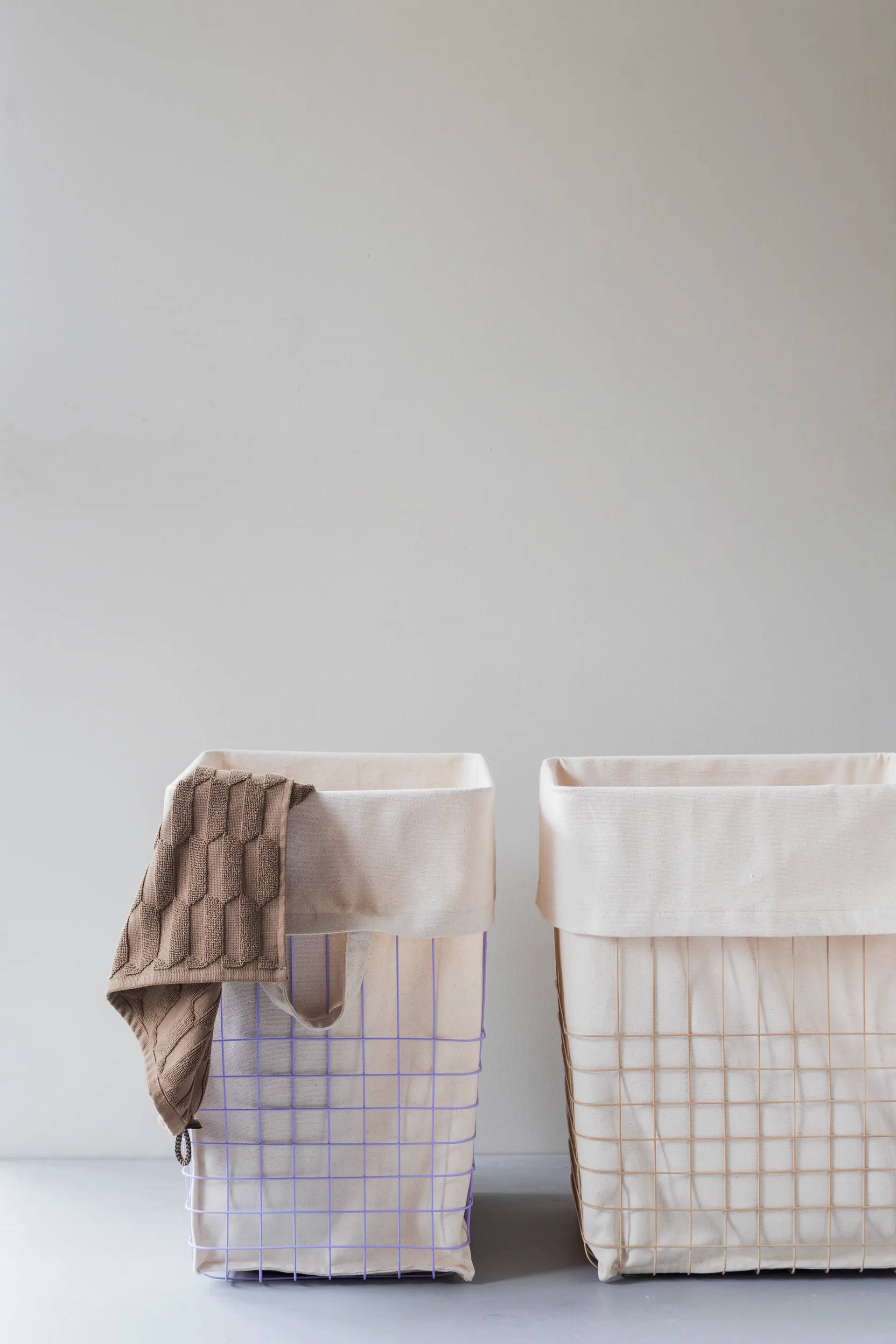 Cesta portaoggetti Store-it con sacco in cotone grande, Sabbia Mette Ditmer