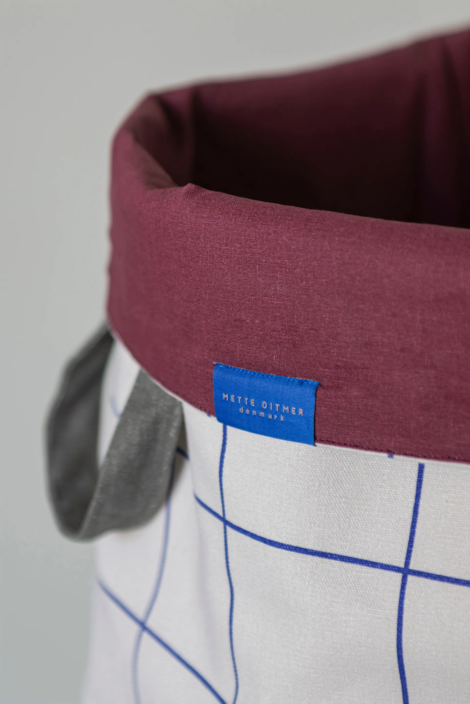 Cesto portabiancheria Mesh Ø40x50 cm, Cobalto-sabbia Mette Ditmer