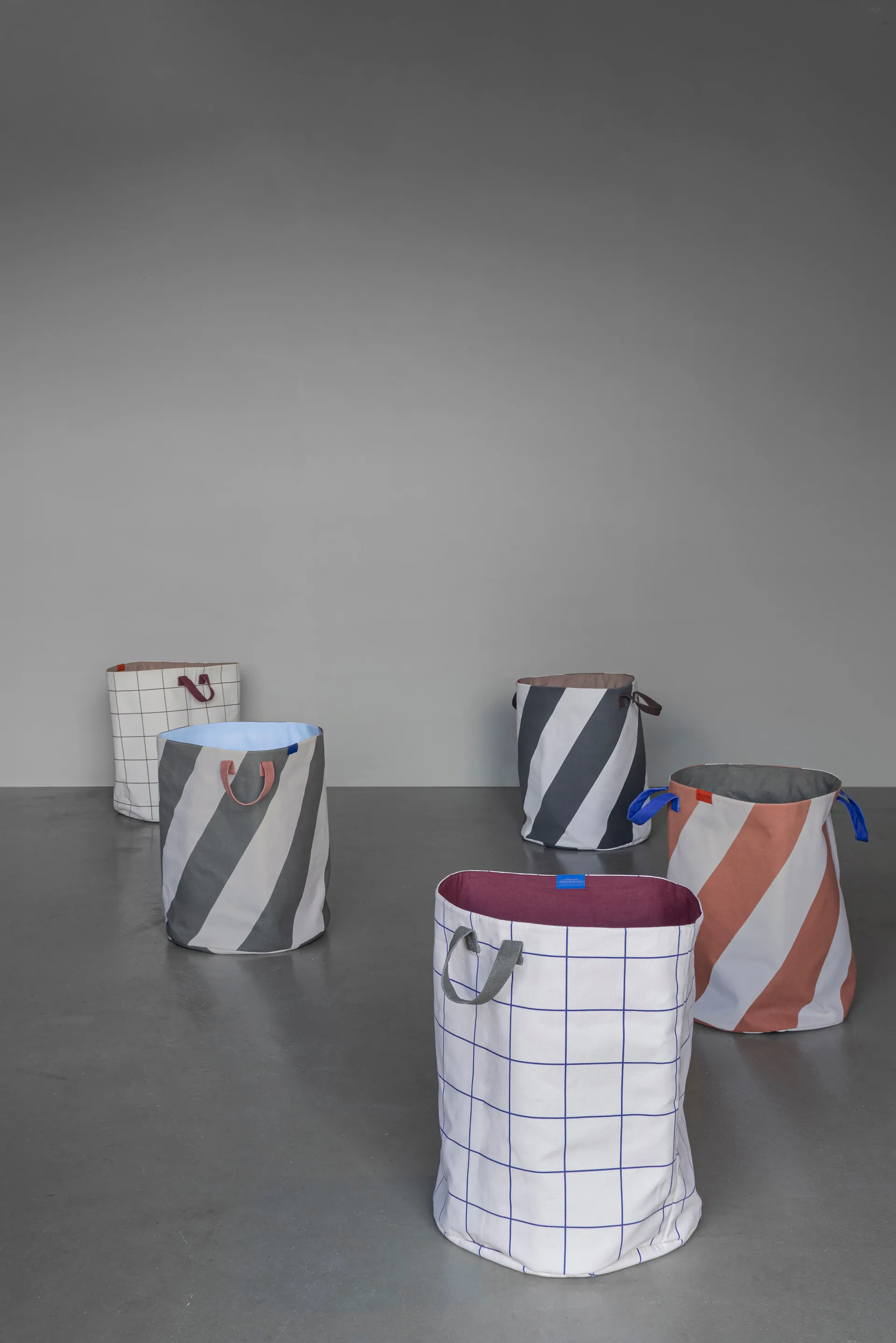 Cesto portabiancheria Mesh Ø40x50 cm, Marrone-Off-white Mette Ditmer