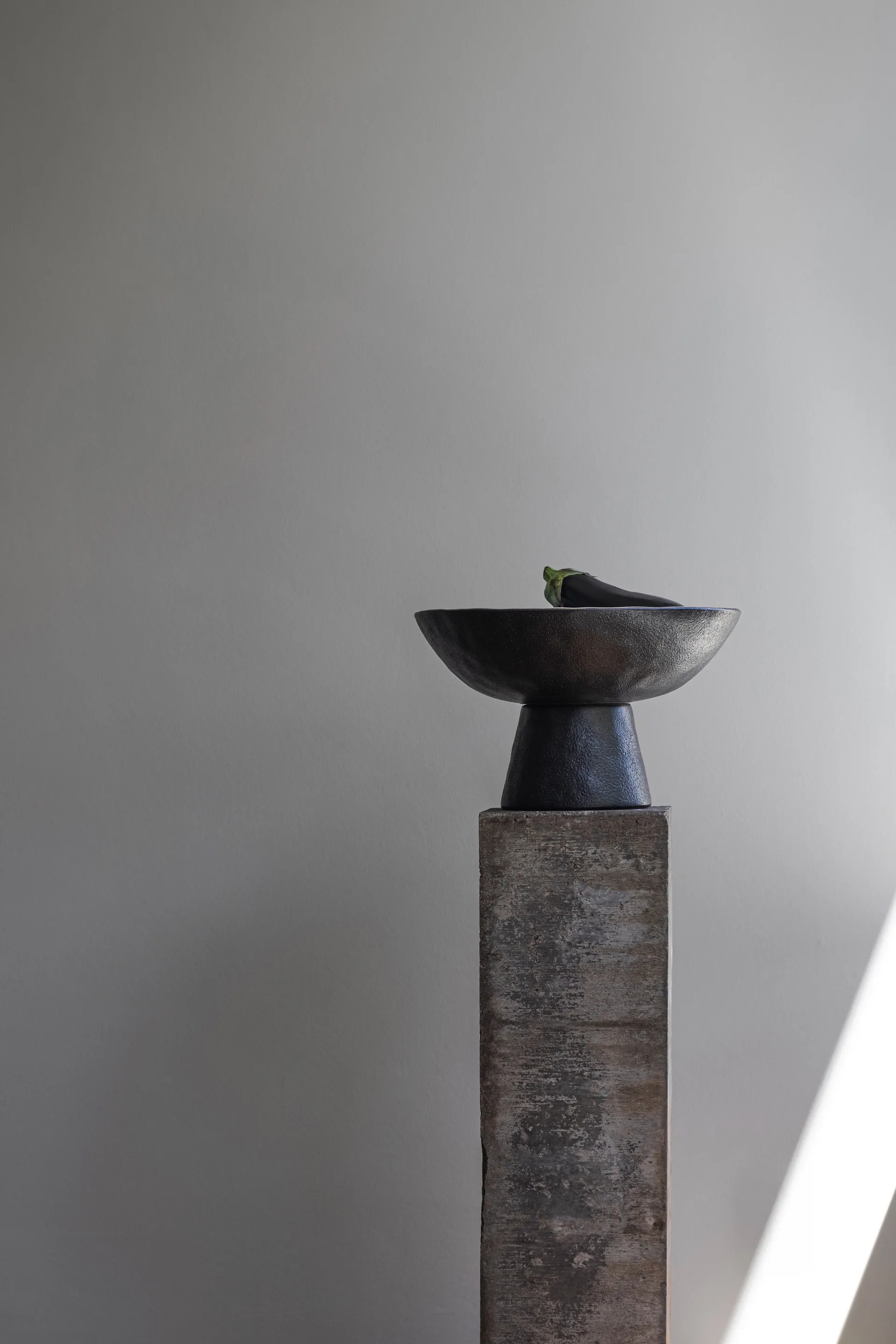 Coppa su piede By Hand Ø31,5x20 cm, Off-white Mette Ditmer