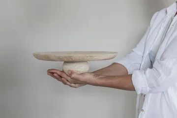 Piedistallo in travertino - Lino, Ø32×8,5 cm - Mette Ditmer