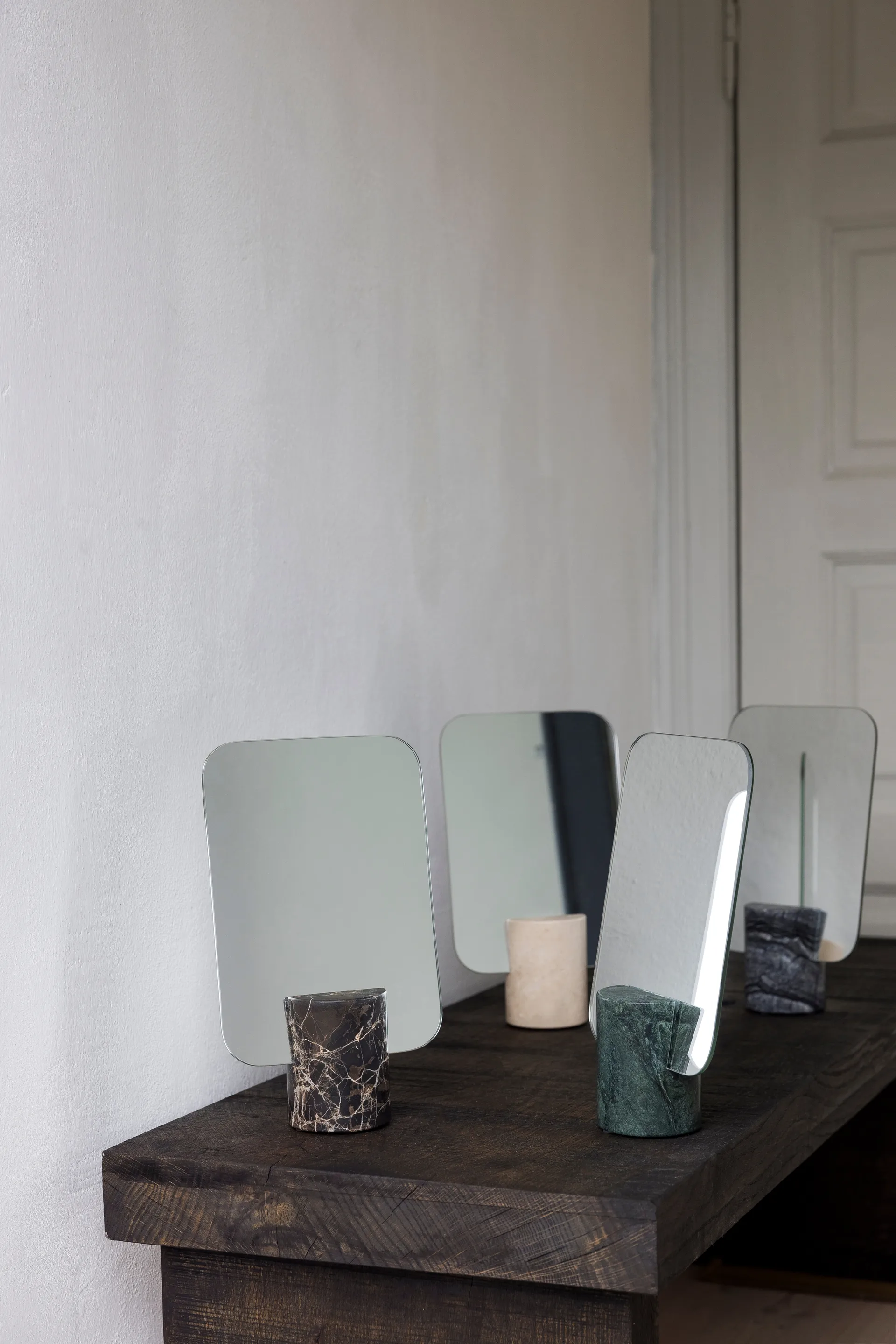 Specchio da tavolo in marmo, Nero-grigio, 30 cm Mette Ditmer