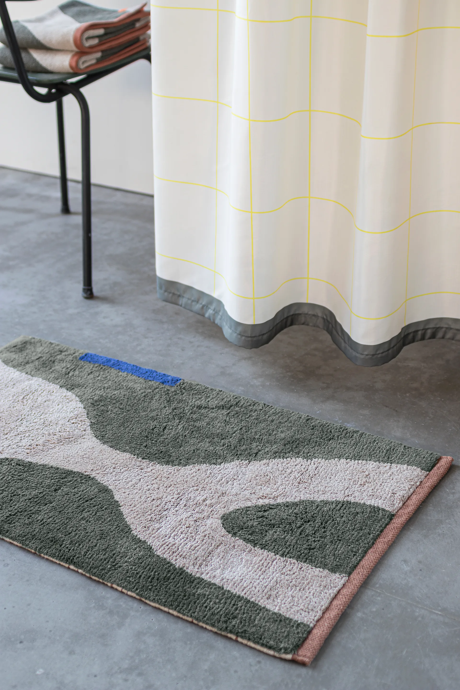 Tappeto Figura, Oliva scuro, 50x80 cm Mette Ditmer