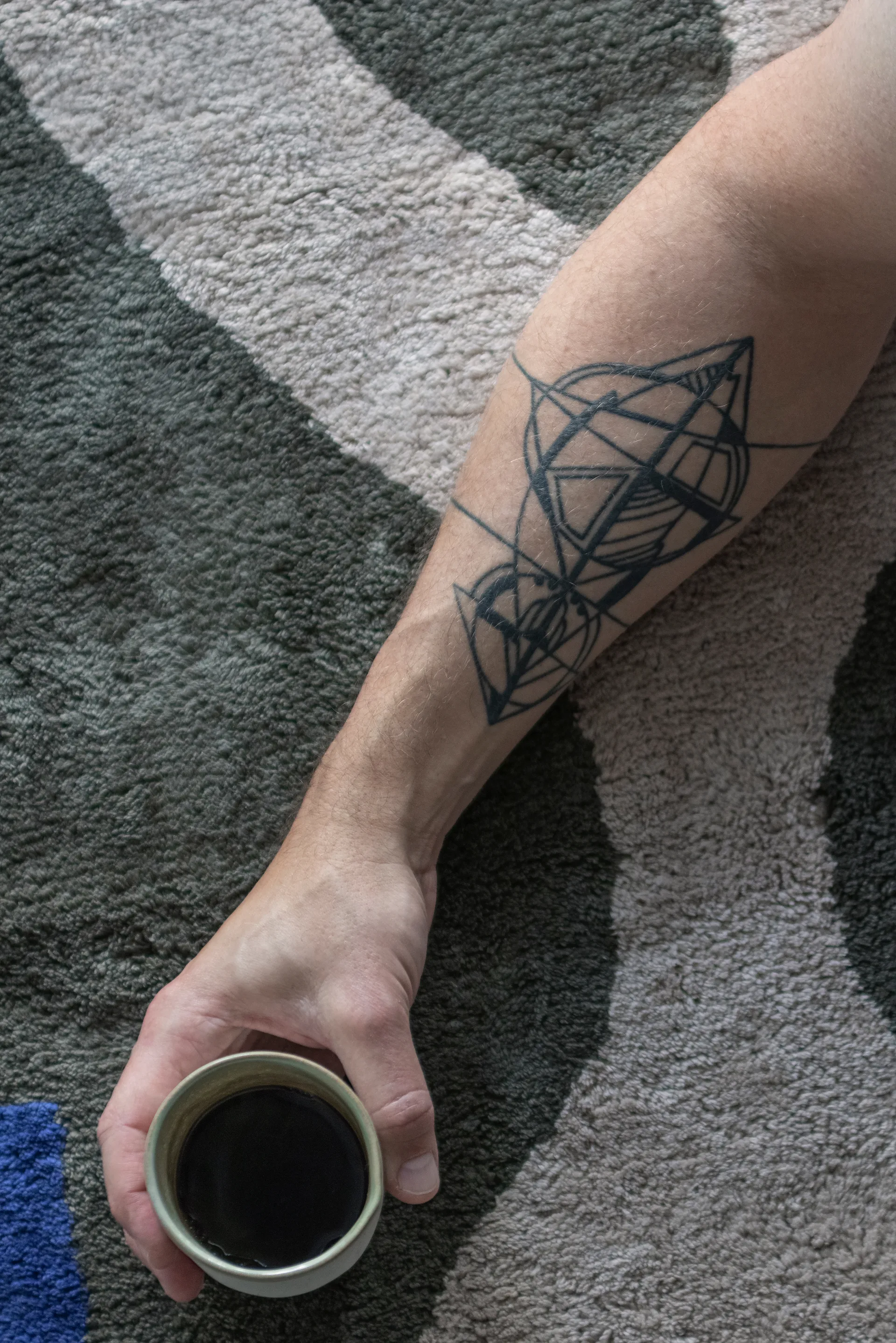 Tappeto Figura, Oliva scuro, 50x80 cm Mette Ditmer