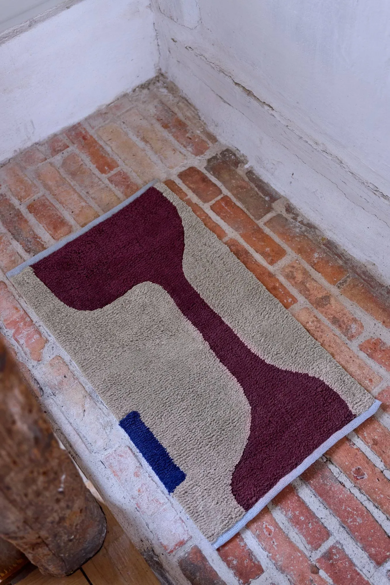 Tappeto Figura, Red-Beige, 70x150 cm Mette Ditmer