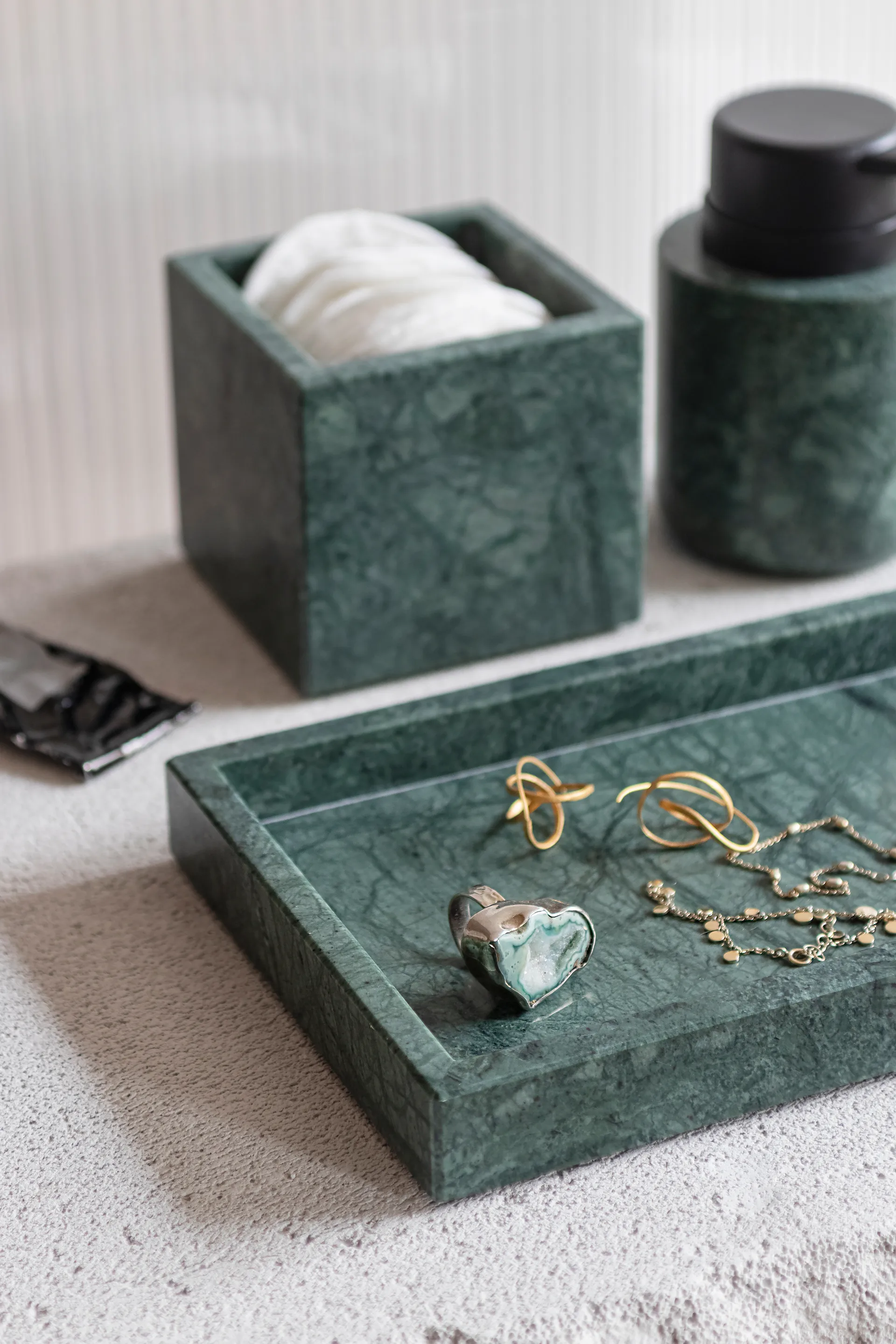 Vassoio decorativo in marmo 16x31 cm, Dark forest Mette Ditmer