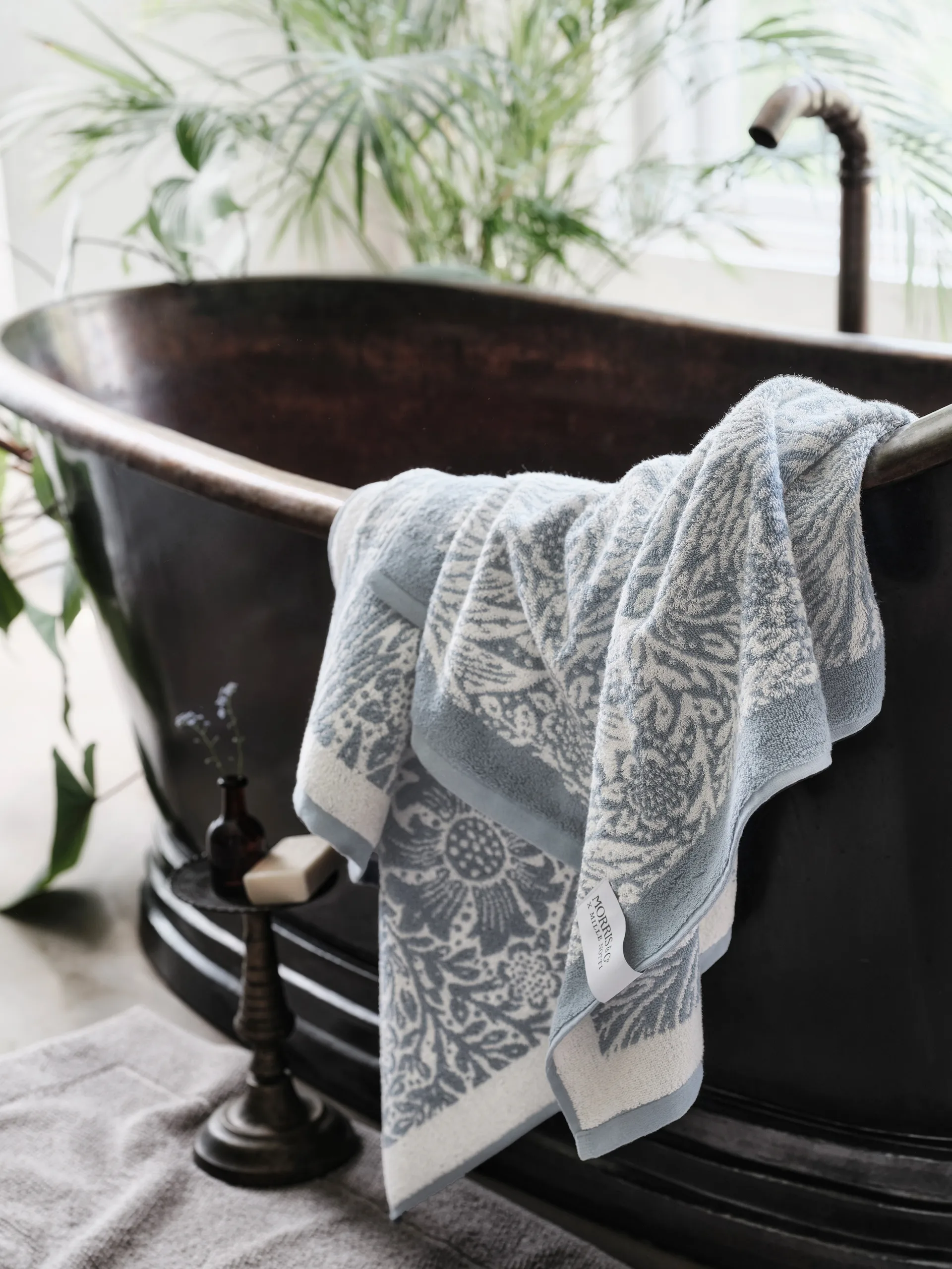 Asciugamano Morris & Co. Marigold EKO, Blu, 86x150 cm Mille Notti