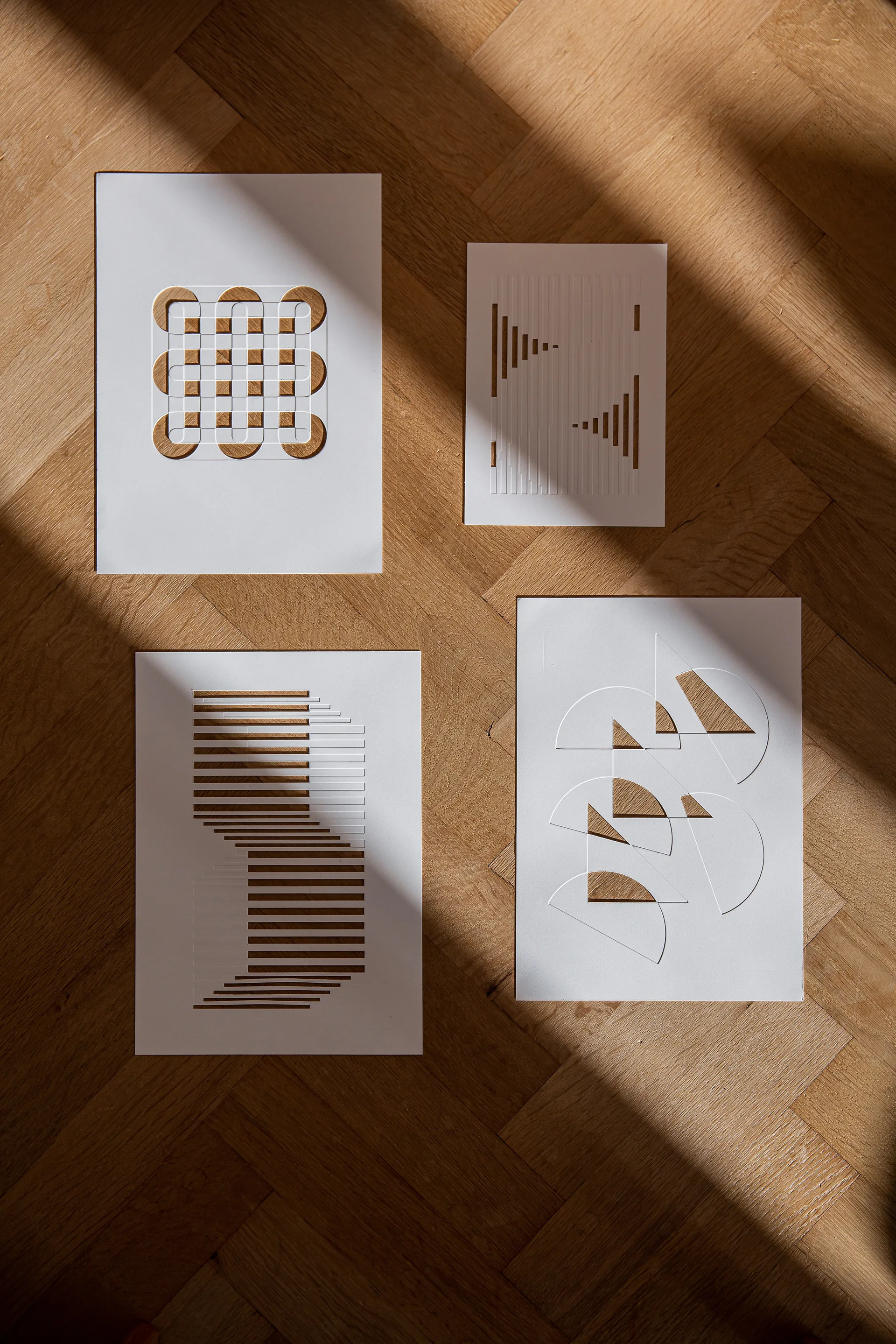 Opera Relief circles & squares 21x29,7 cm, Bianco sporco MOEBE