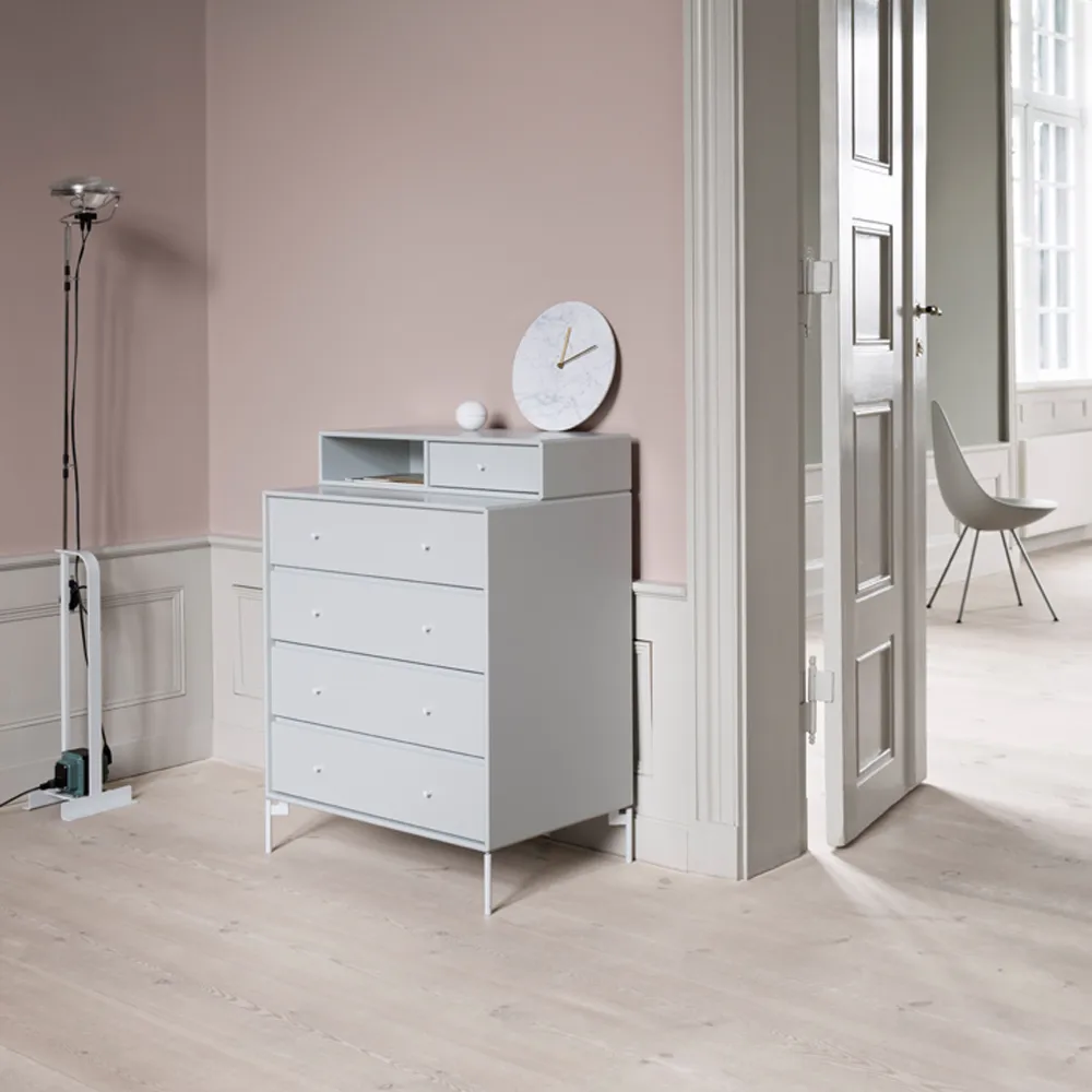 Cassettiera Keep, anthracite 04, gambe laccate in nero Montana