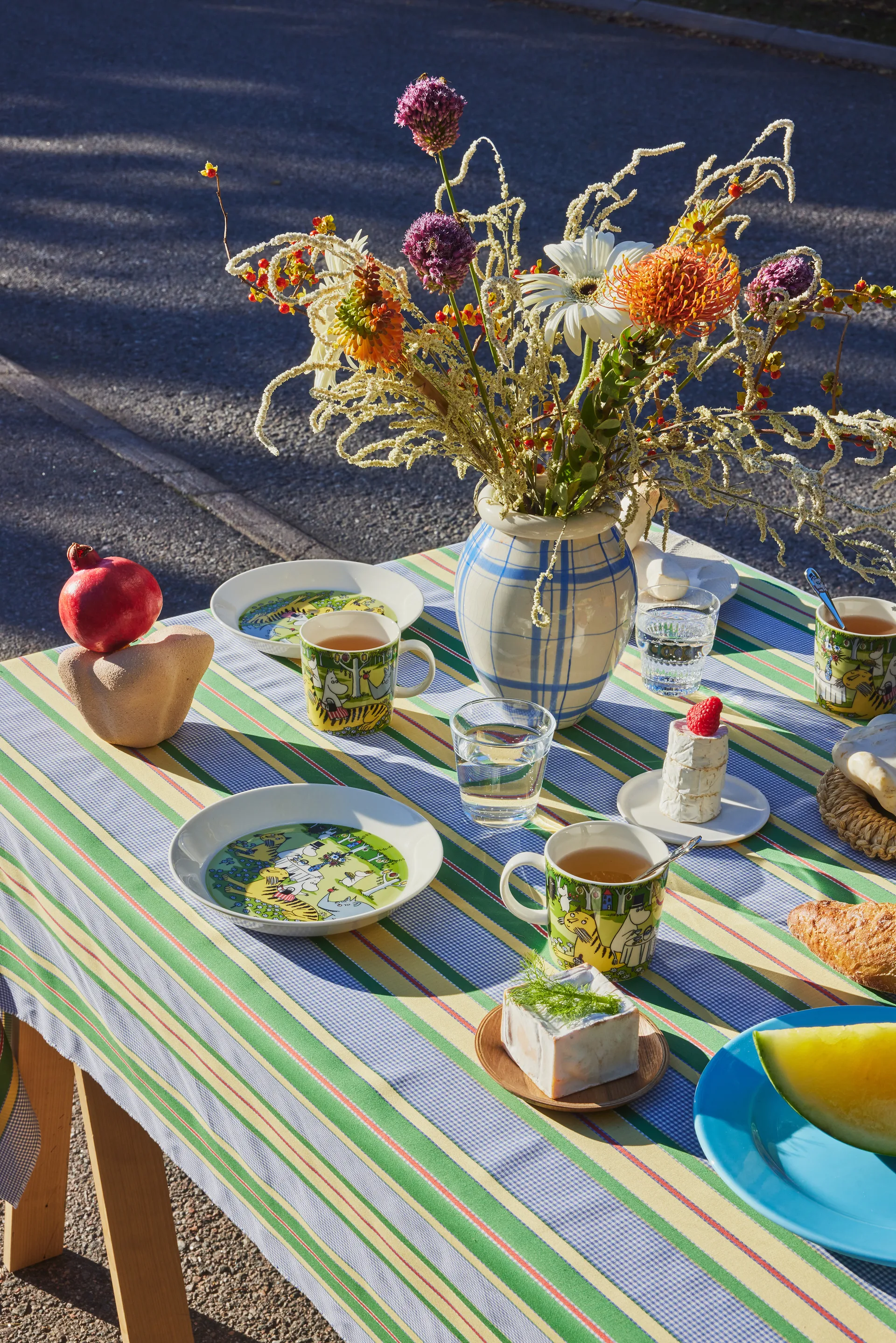 Piatto Moomin, "Festa in giardino", 2023, Ø 19 cm Moomin Arabia