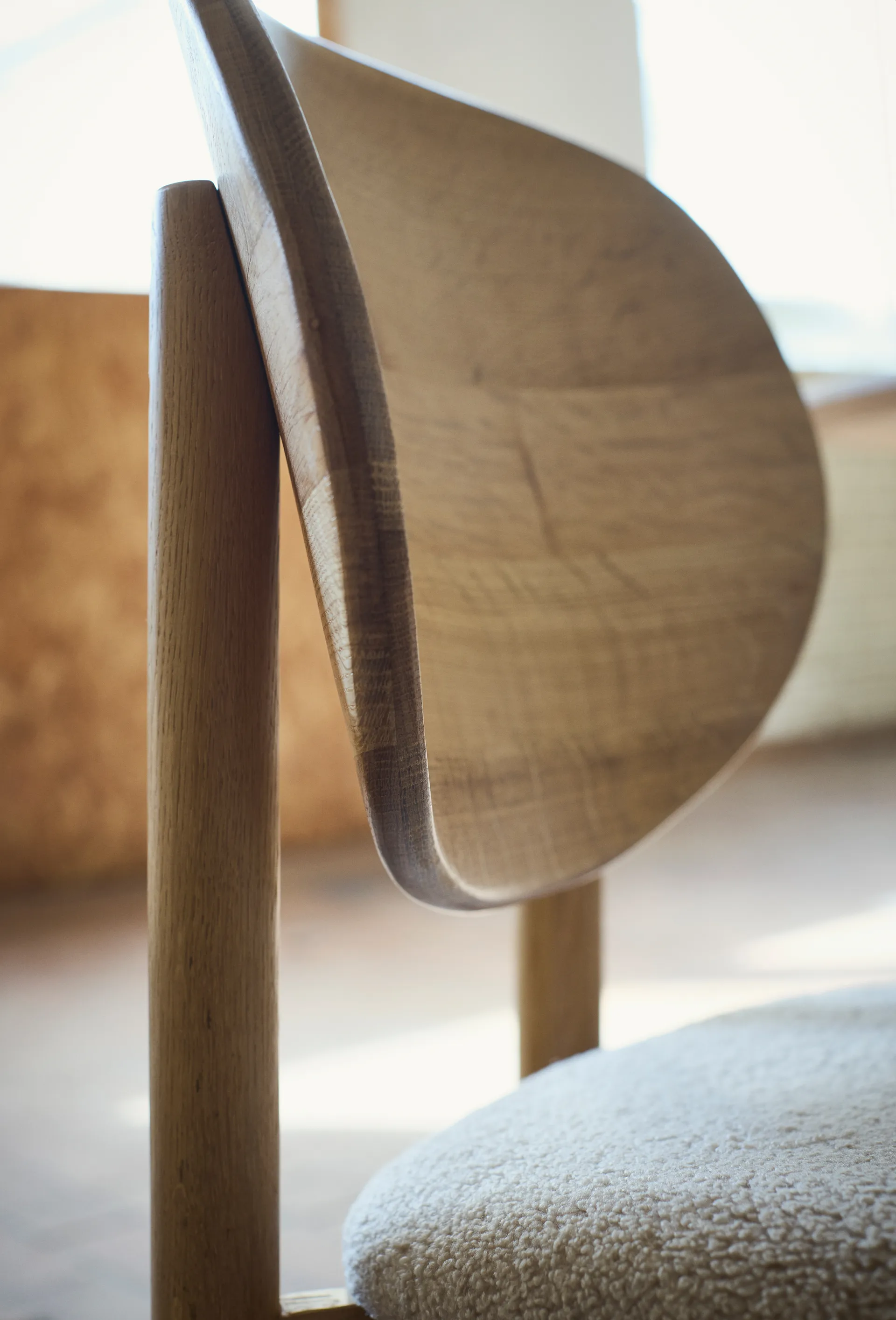 Sedia Oka, Rovere oliato naturale, sabbia MUUBS