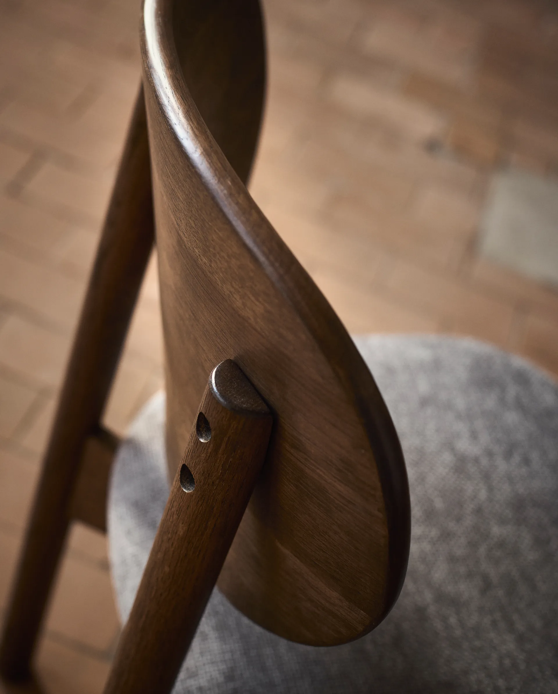 Sedia Oka, Rovere oliato scuro, grey MUUBS