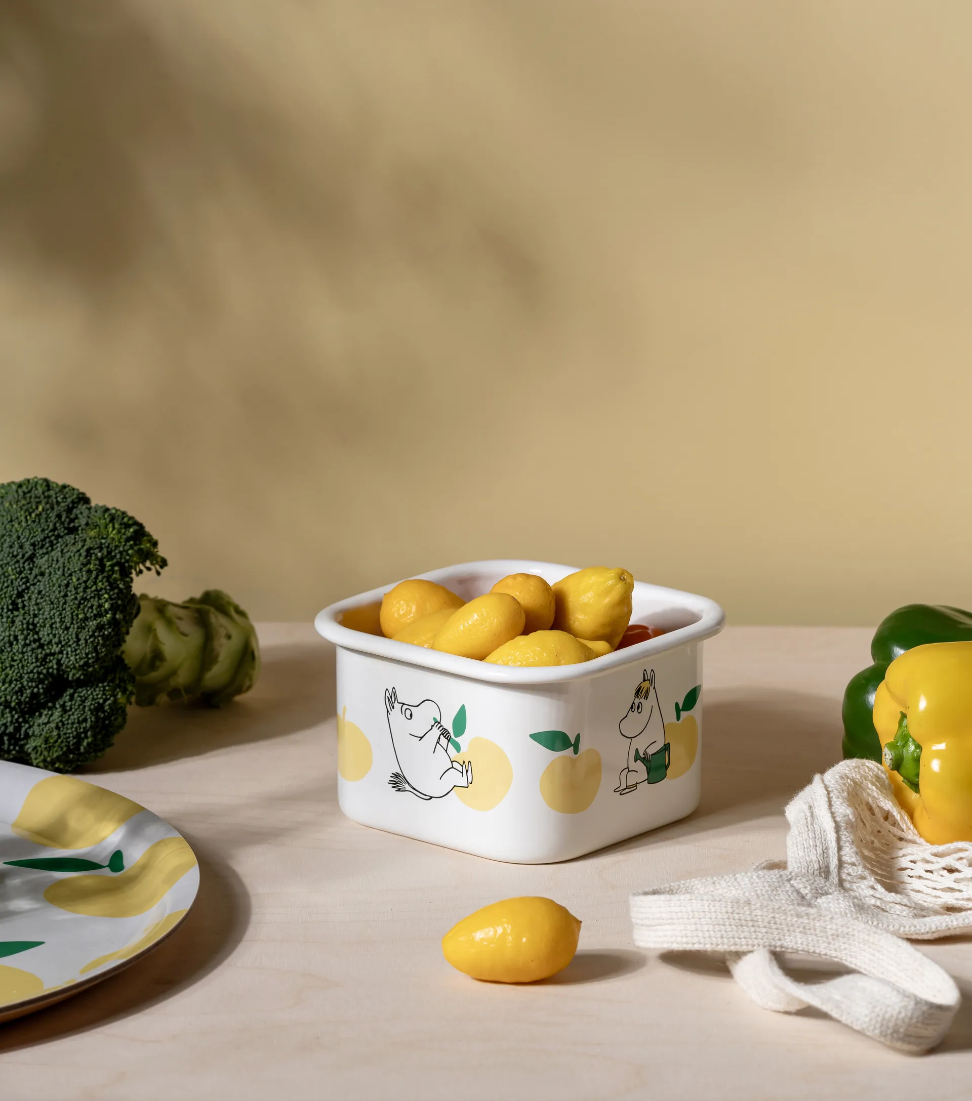 Barattolo smaltato Mumin con coperchio 1 L, Joyfull Apples-giallo Muurla