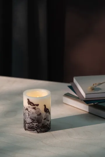 Candela LED Teemu Järvi x Muurla Ø7,5x10 cm - Winter Carpercaillie - Muurla