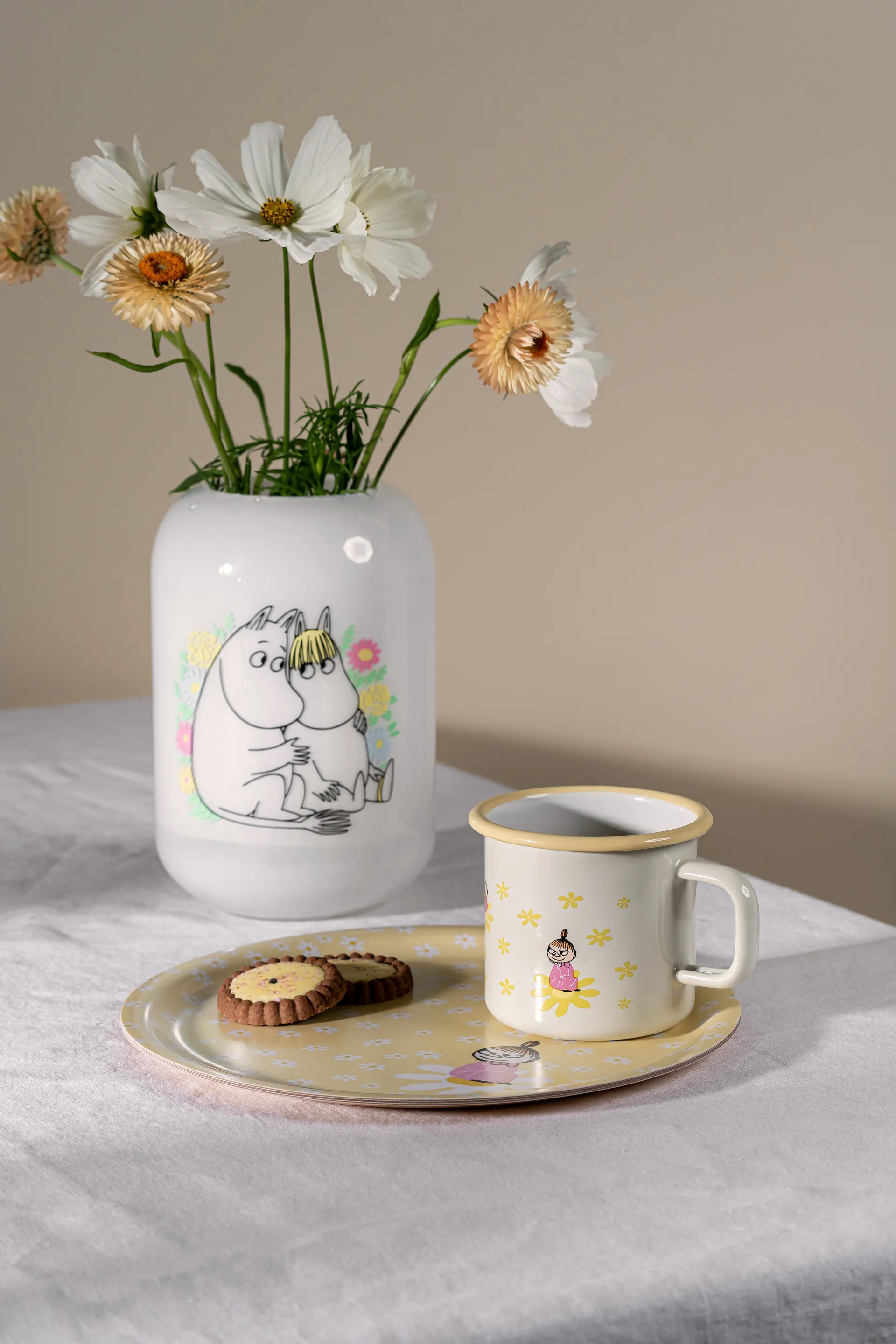 Tazza in smalto Moomin 37 cl, Fiori Muurla