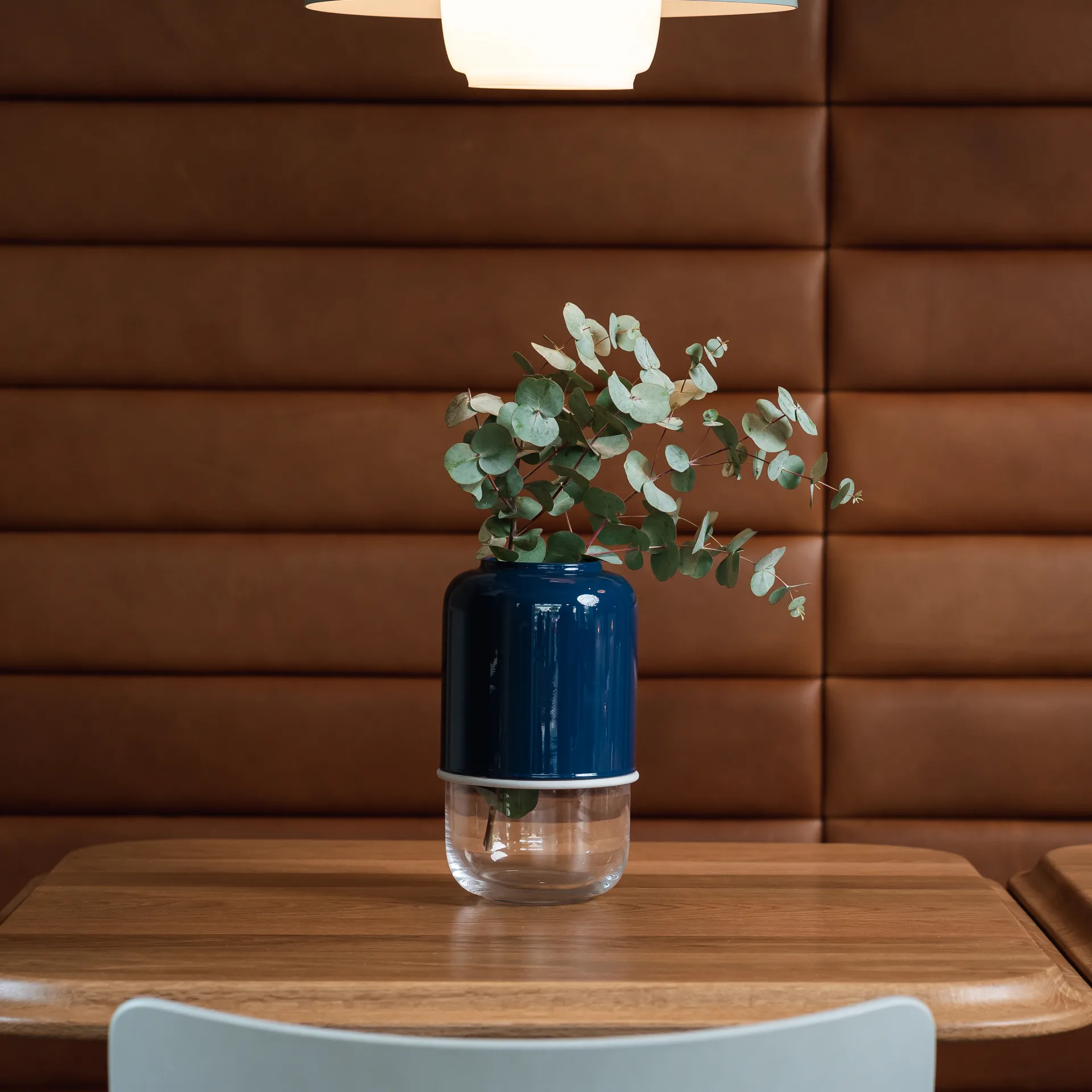 Vaso regolabile Capsule 18-28 cm, blu navy-trasparente Muurla