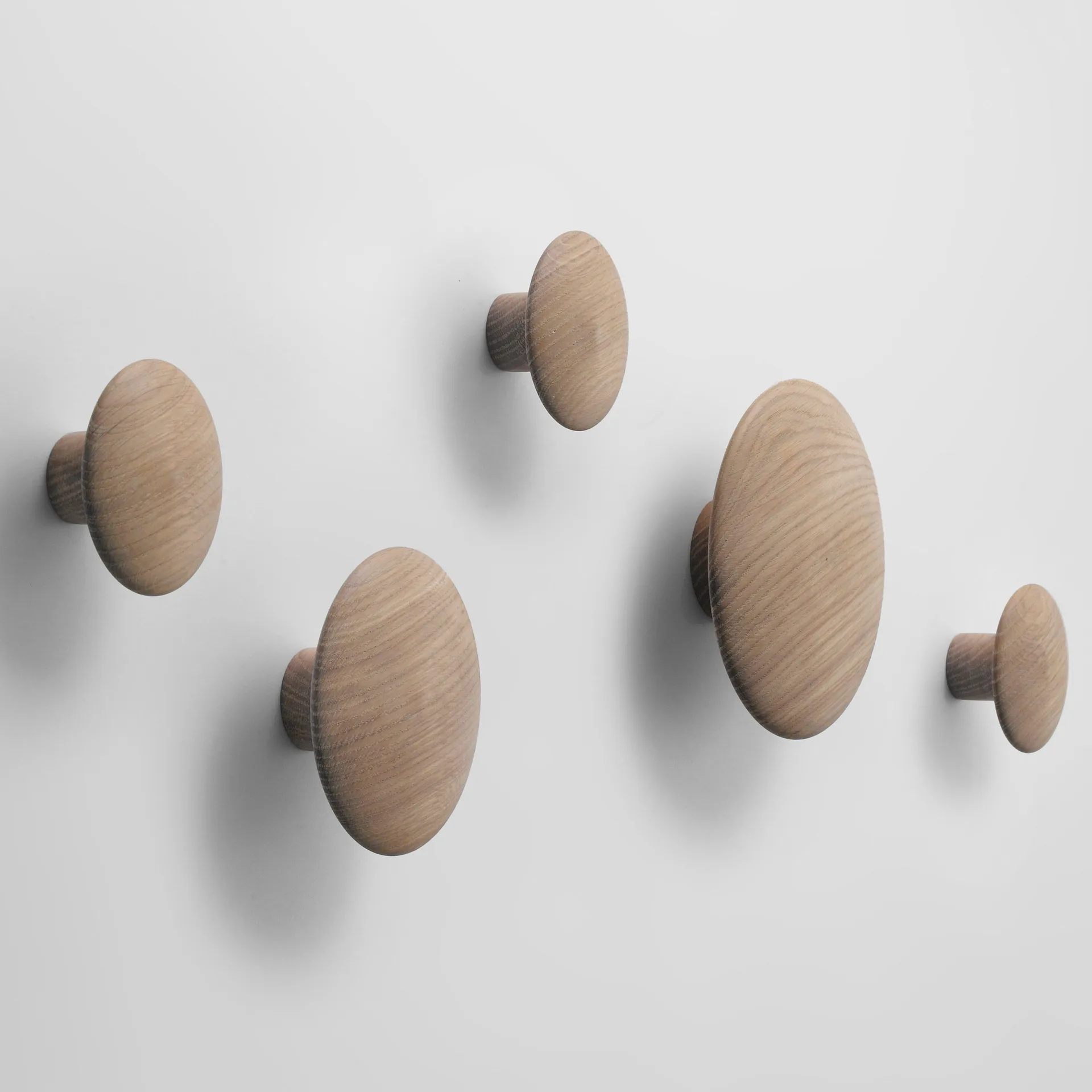 Appendiabiti The Dots, confezione da 5, rovere Muuto