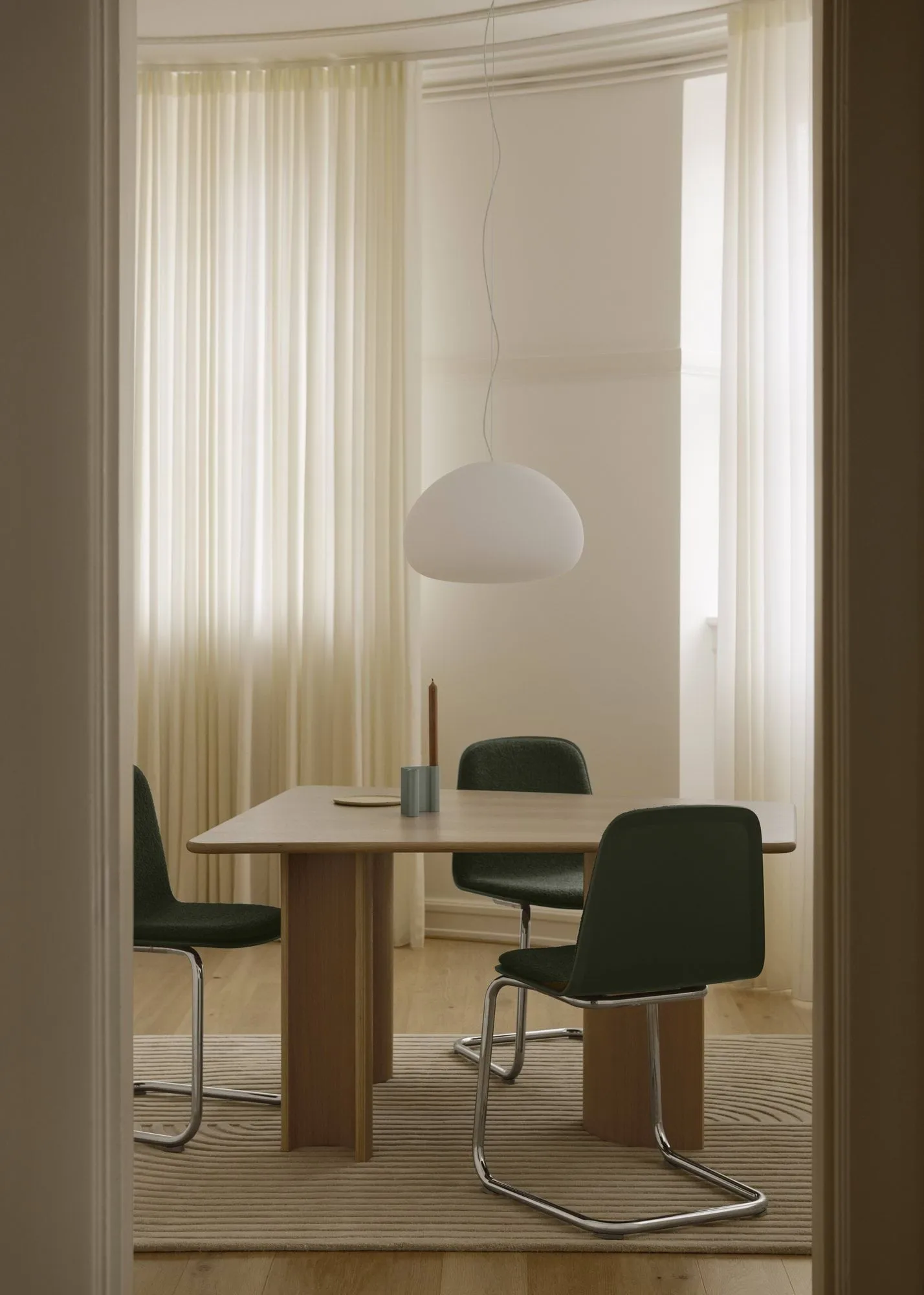 Brink Chair Cantilever Base sedia, Nero Muuto