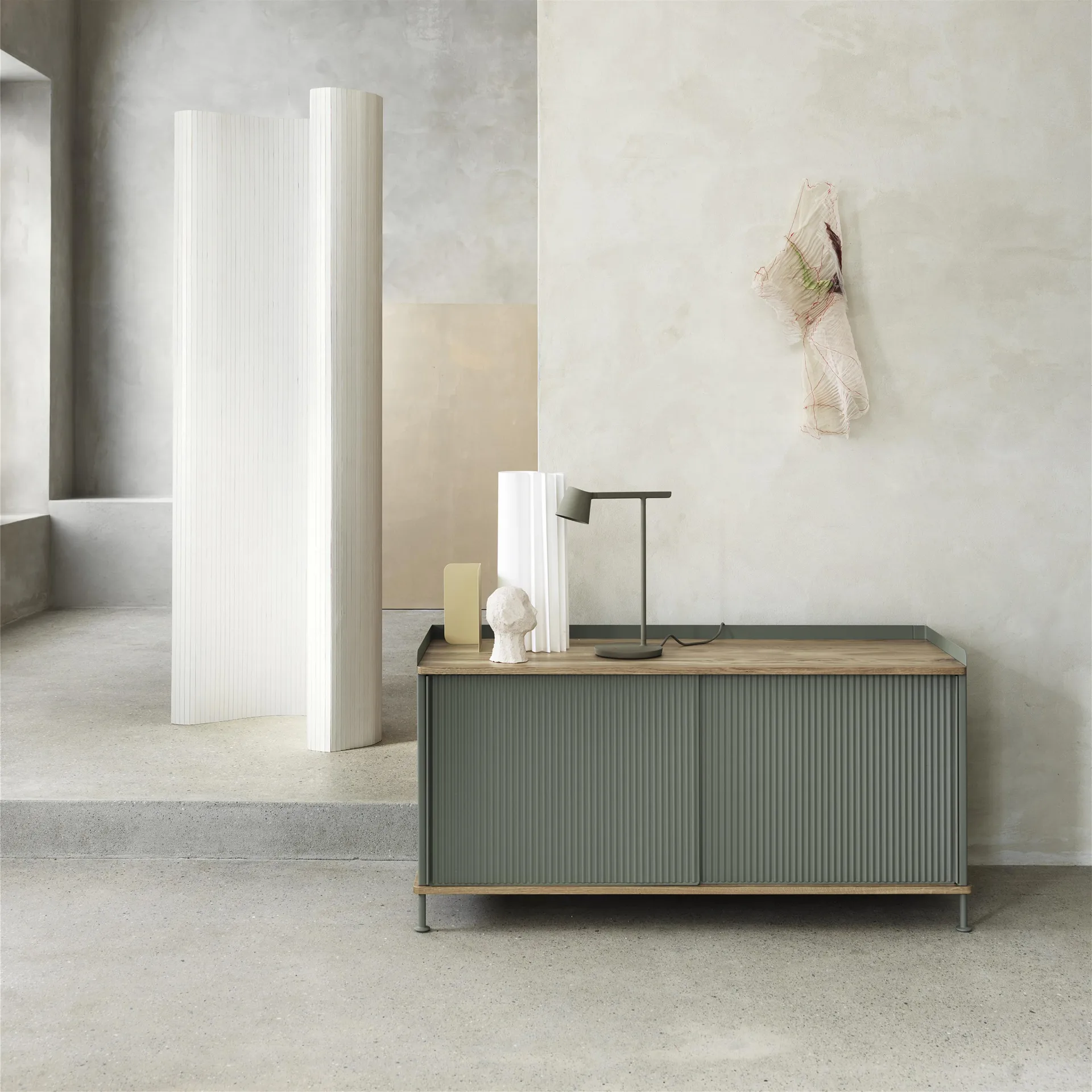Credenza Enfold bassa 125x45x63 cm, Oak-Dusty green Muuto