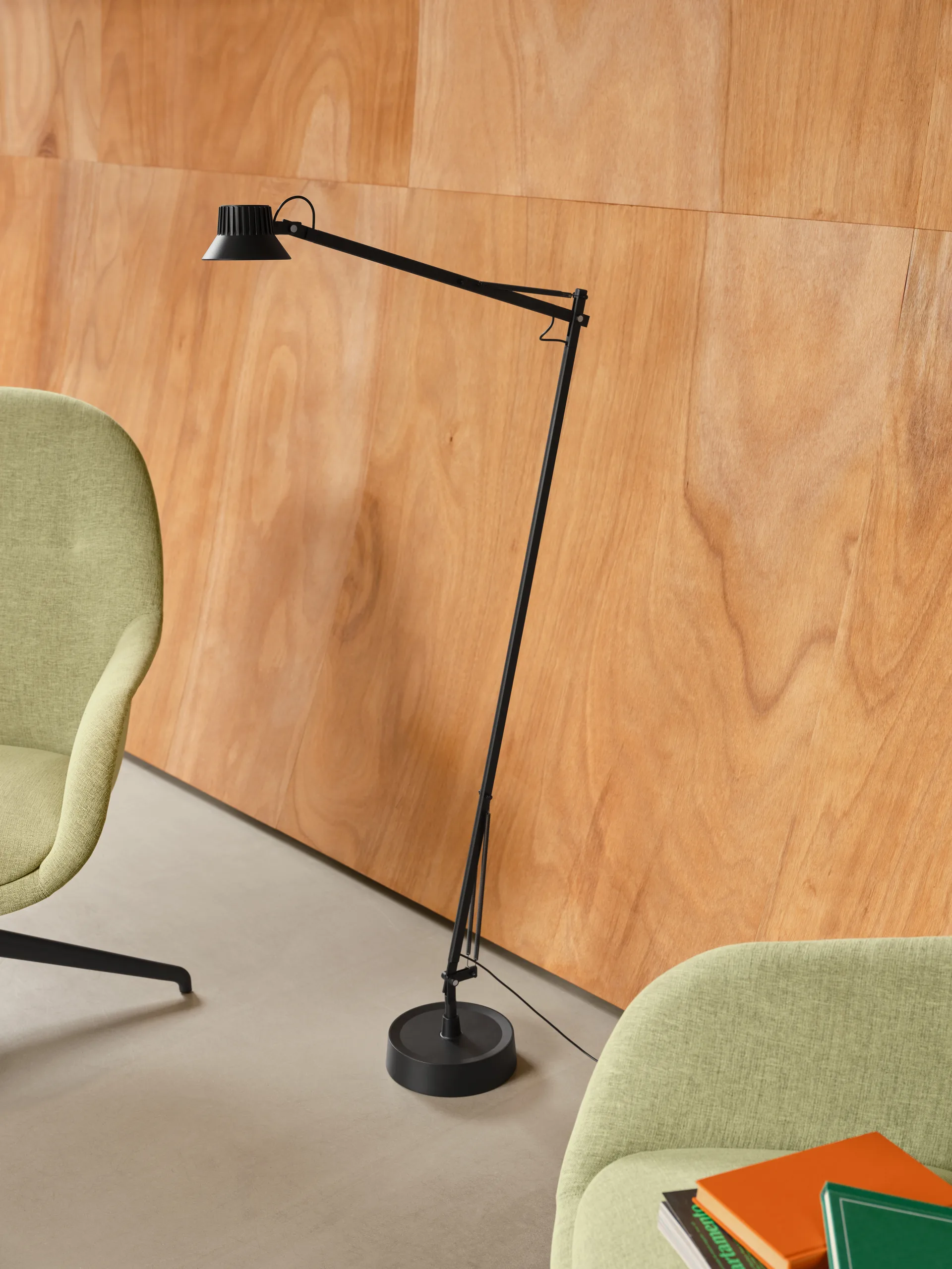 Dedicate lampada da pavimento, Nero, 112 cm Muuto