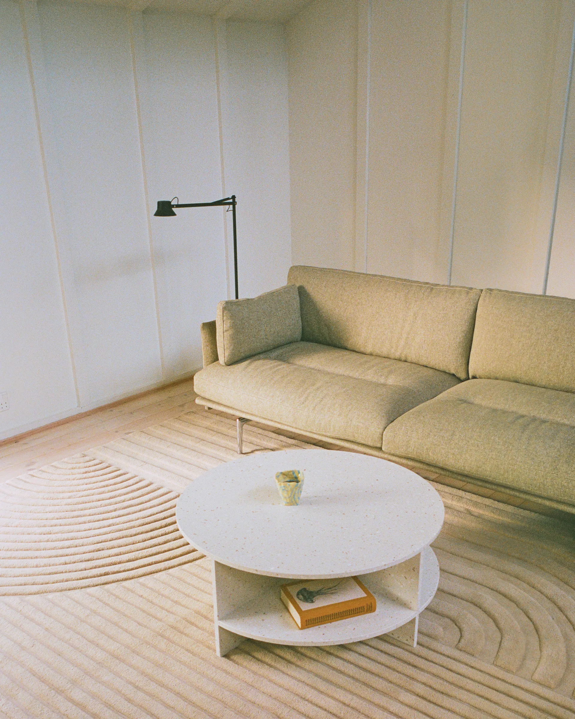 Dedicate lampada da pavimento, Nero, 112 cm Muuto